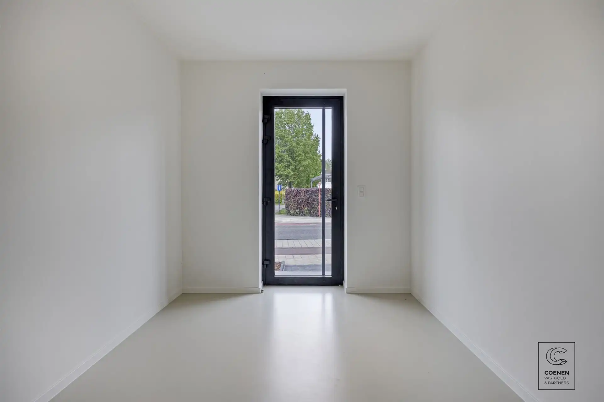 Volledig gerenoveerde woning van 230 m² met 5 slpk's! foto 2