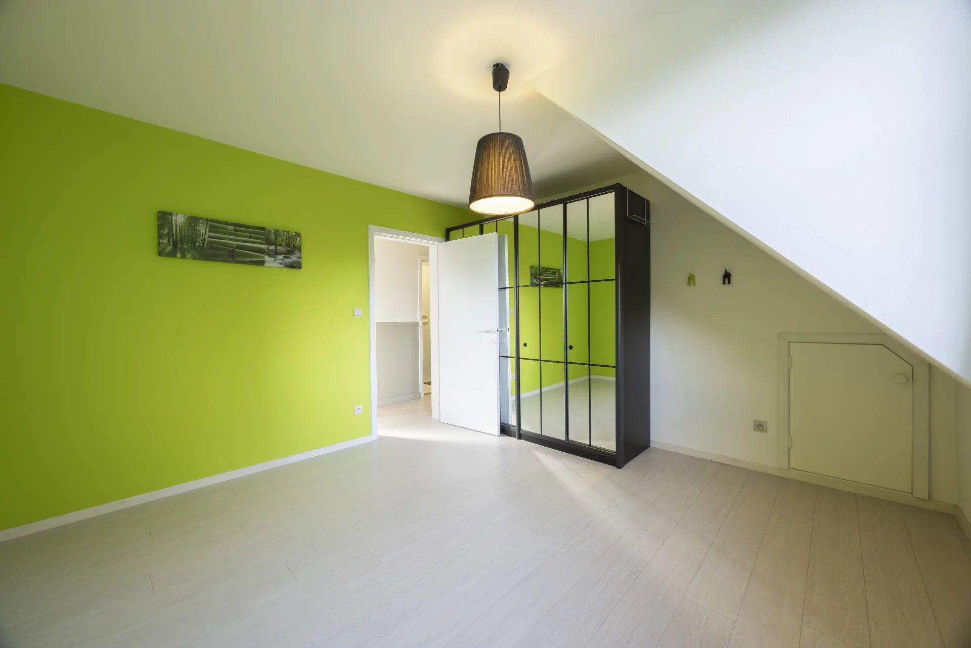 Ruim appartement met 4 slaapkamers, groot terras, tuin en garage. foto 26