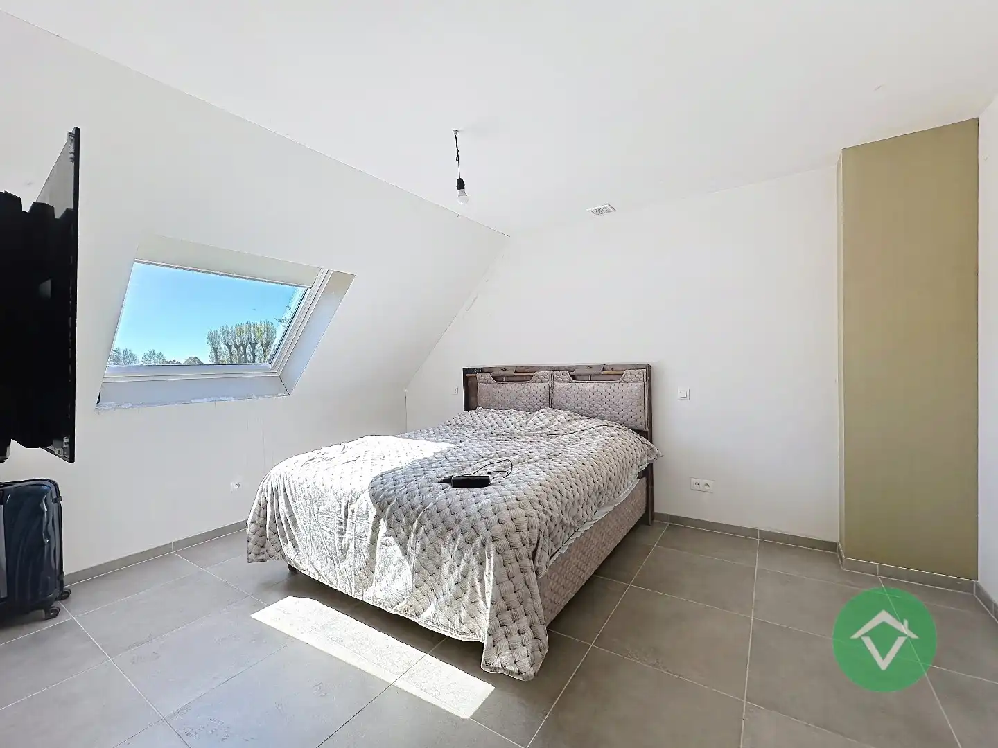 Moderne nieuwbouw tussenwoning met drie slaapkamers en garage in Moere foto 13