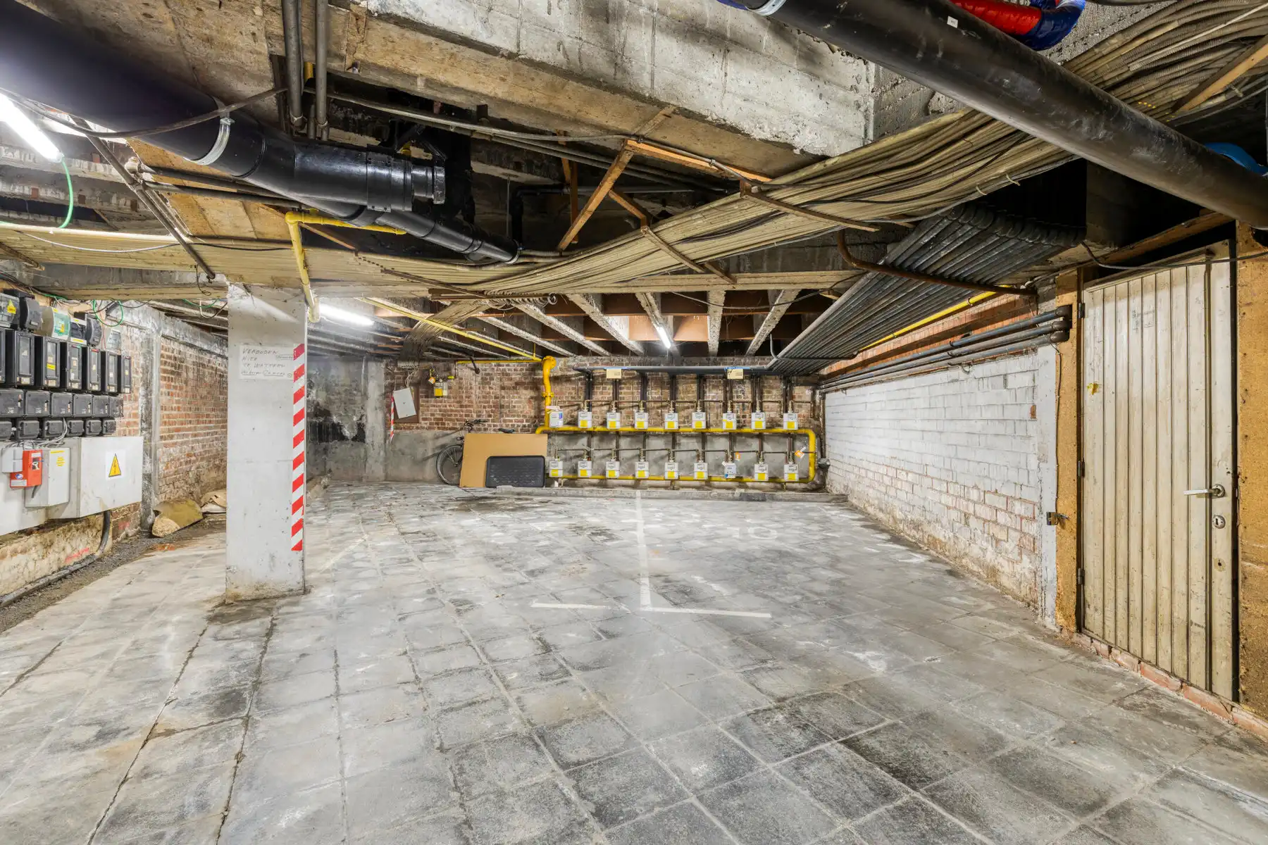 Gezellig instapklaar appartement met ondergrondse standplaats ! foto 15