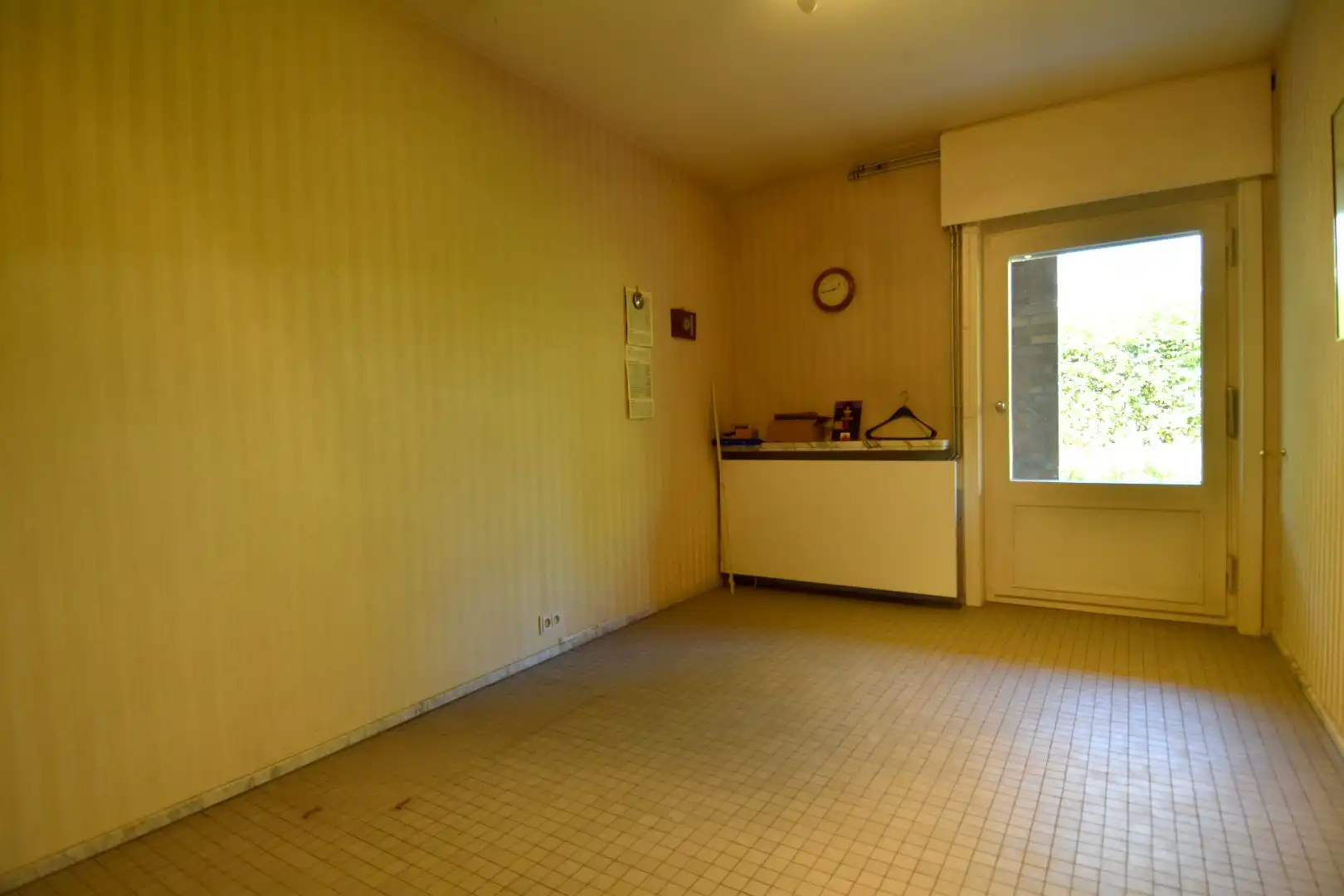 Alleenstaande woning met achterliggende opslag ruimte (205 m²) te koop in Heule foto 11