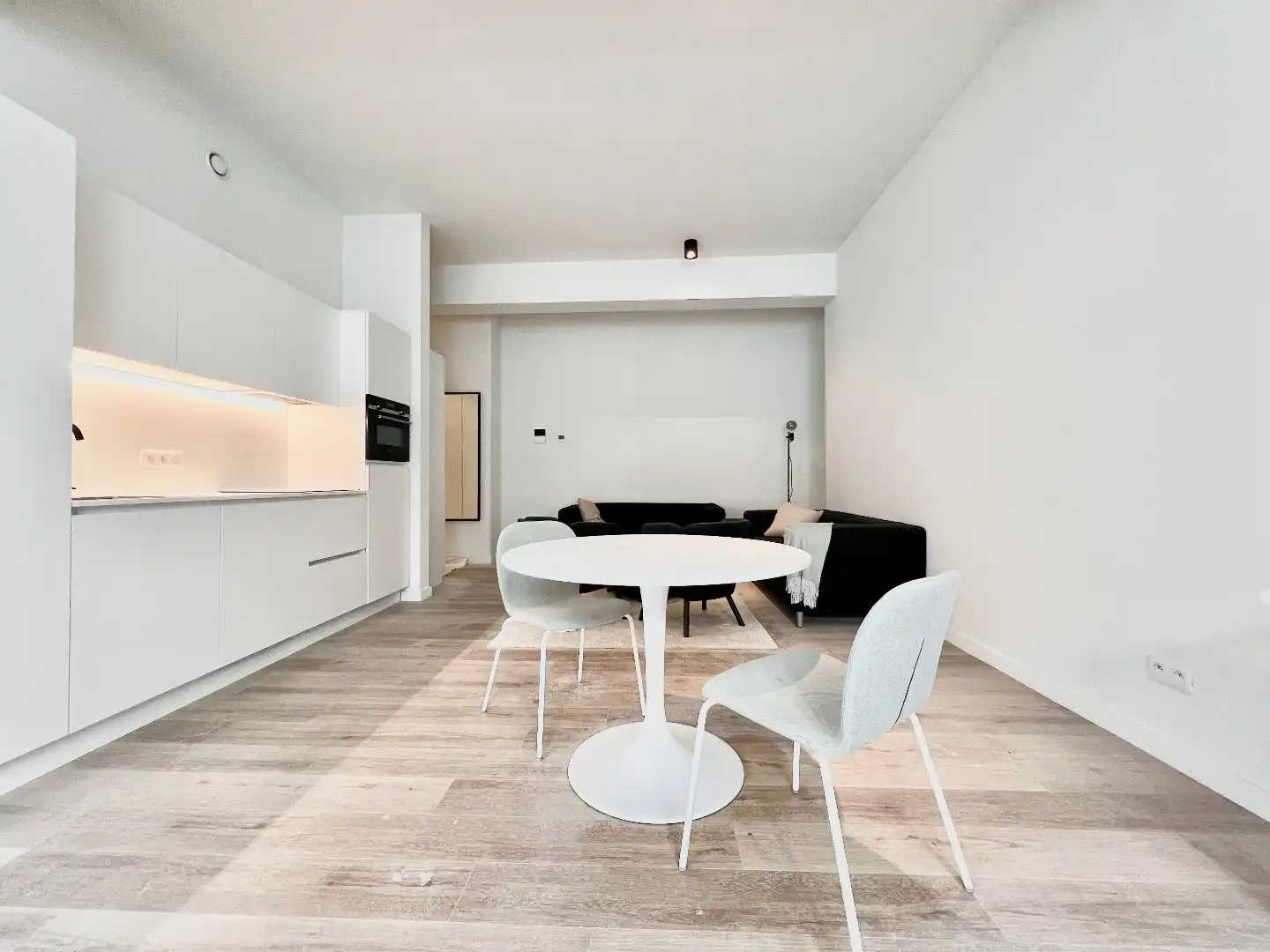 Een STUDIO van ca. 58m² met uitzonderlijke plafondhoogte van 3 meter foto 3