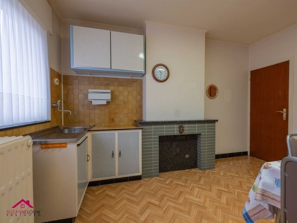 Vrijstaande splitlevel woning, te renoveren naar eigen smaak foto 17