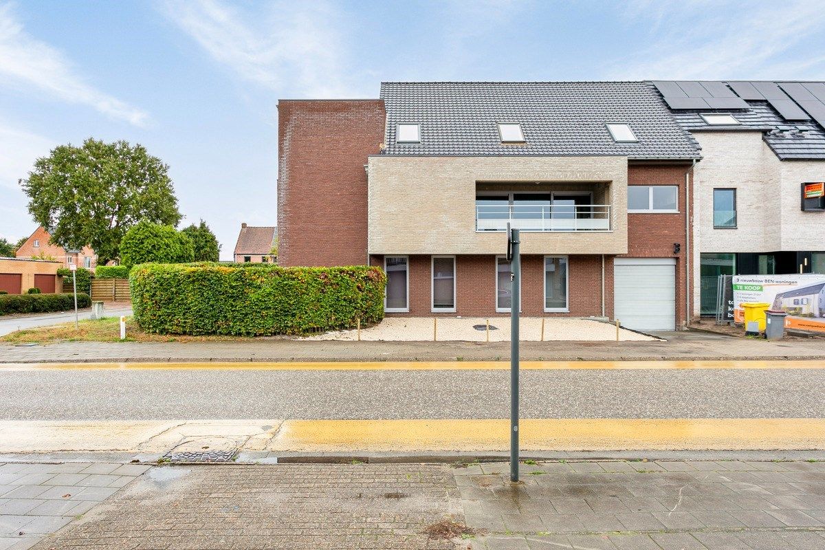 Ruim ingedeeld gelijkvloers appartement met zongeoriënteerd tuintje. foto {{pictureIndex}}