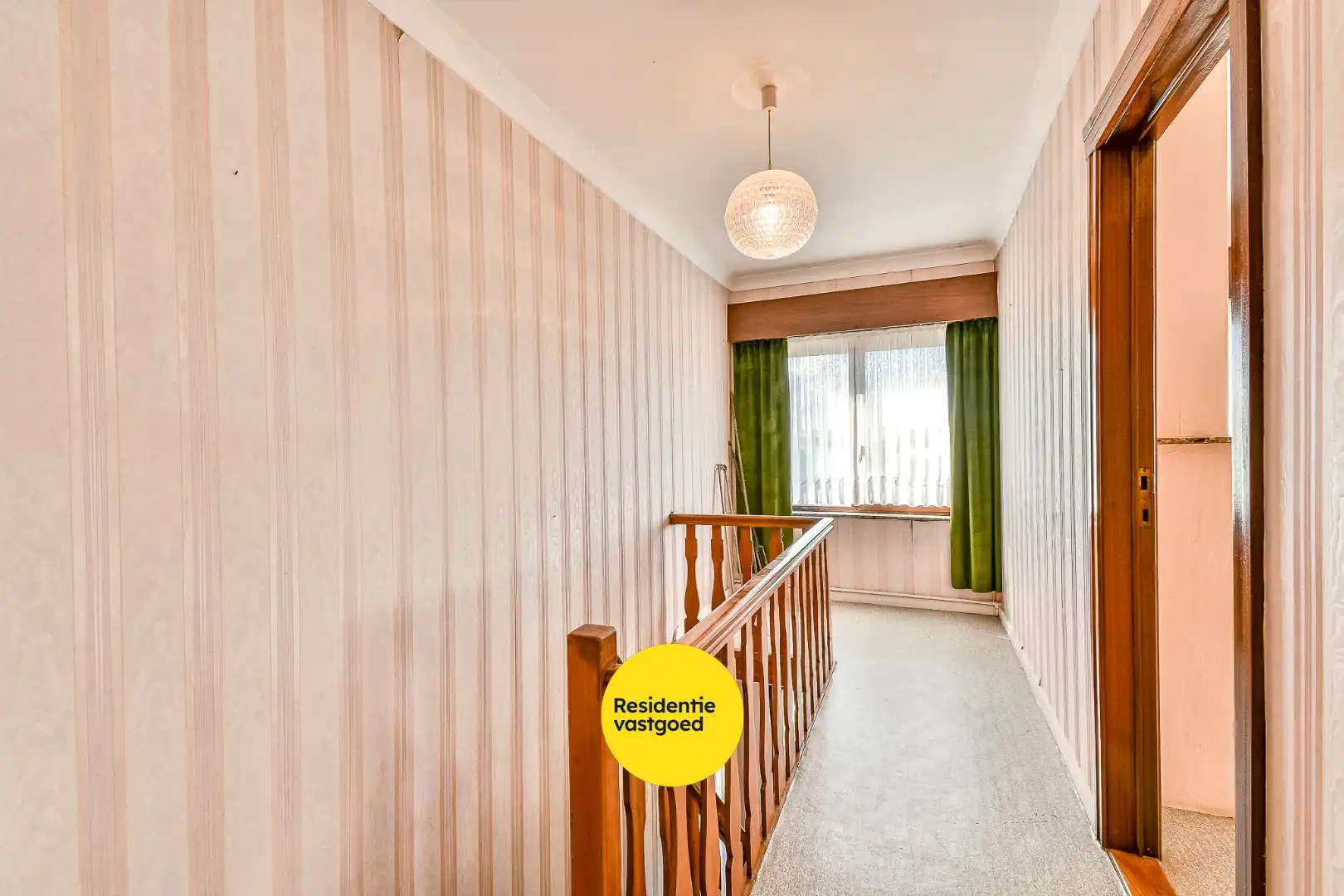 Te renoveren halfopen bebouwing met tuin en groot potentieel foto 12