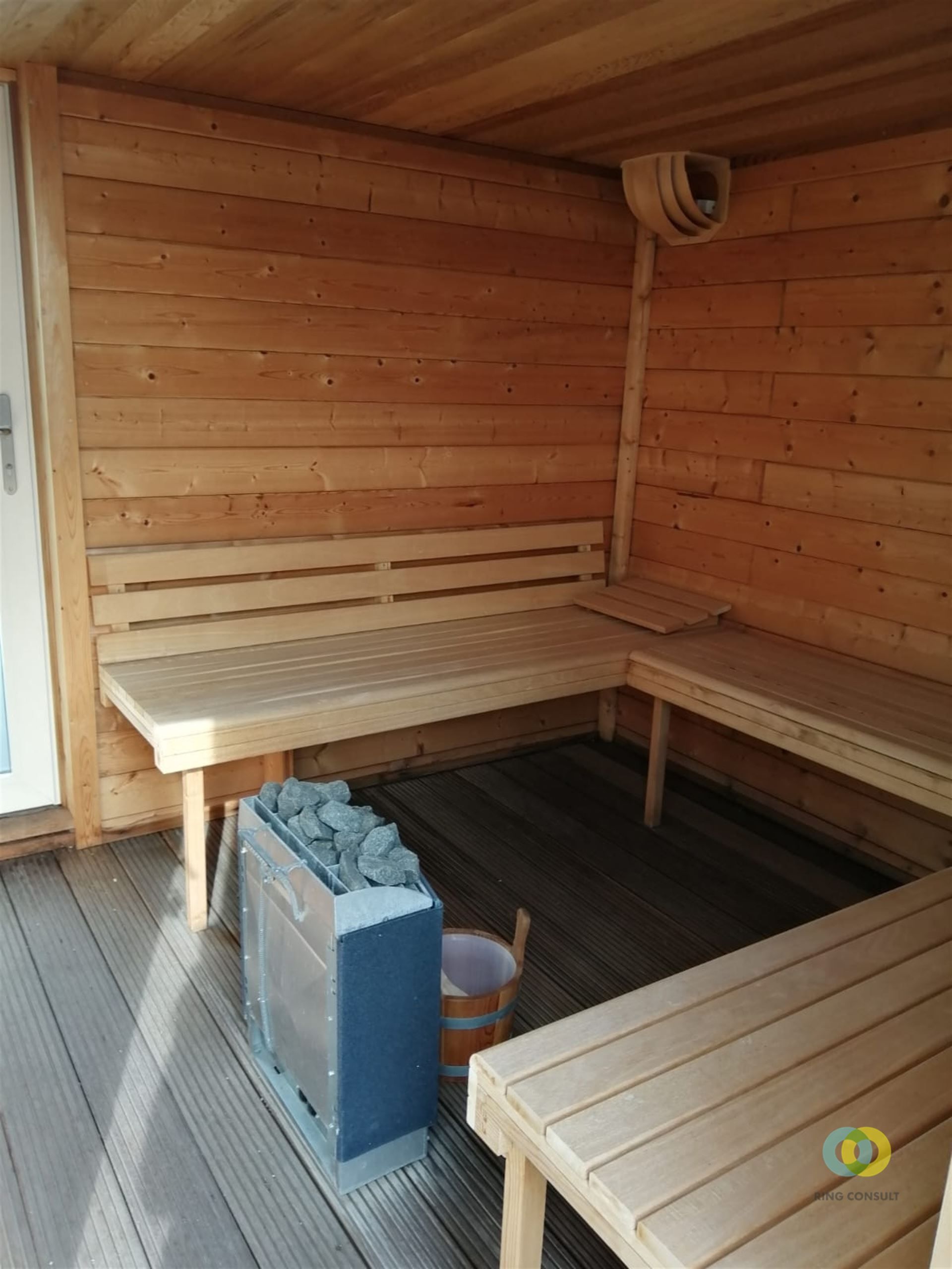Instapklaar appartement met ruim terras foto 6