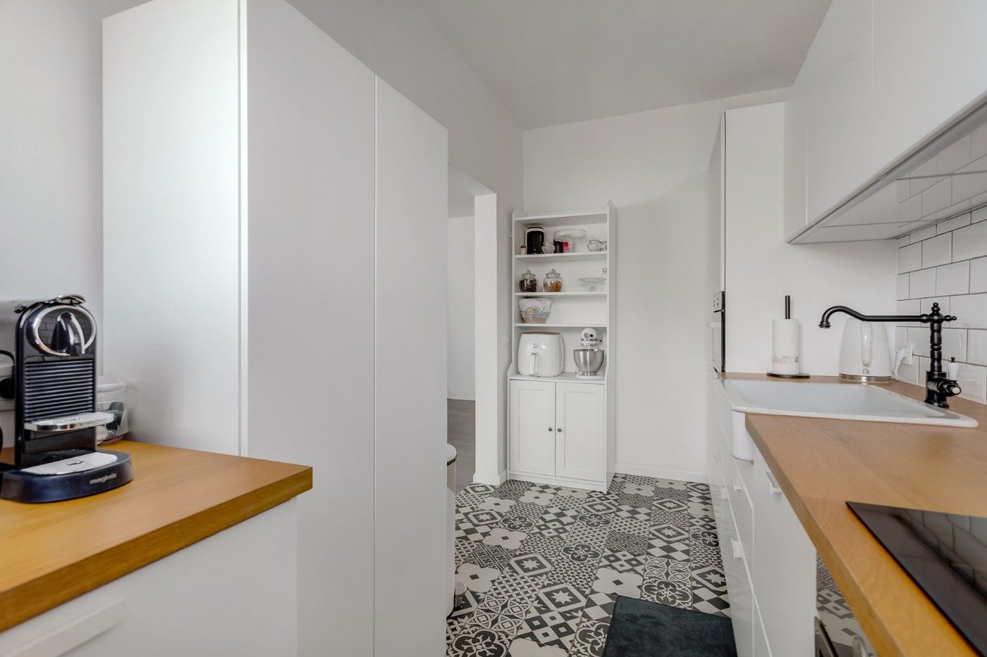 Gerenoveerd app. op 1e verd. met 3 slpk. en garage foto 10