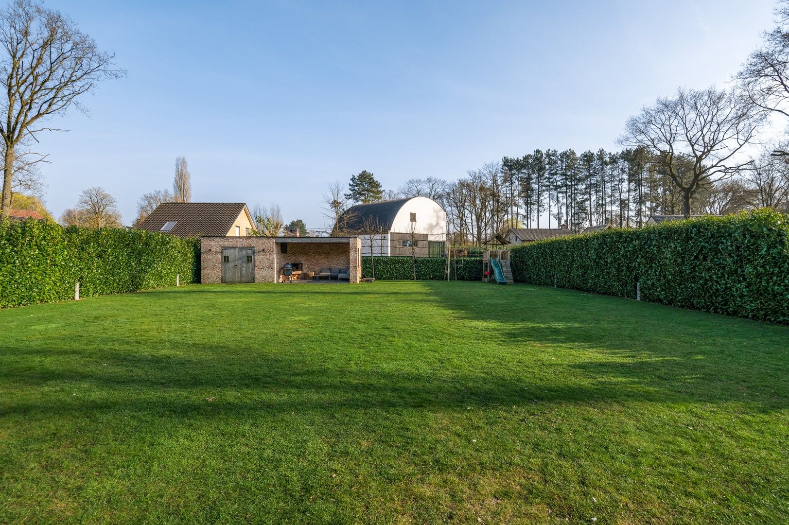 Vrijstaande jonge woning op een zonnig perceel van 1.001 m² foto 8