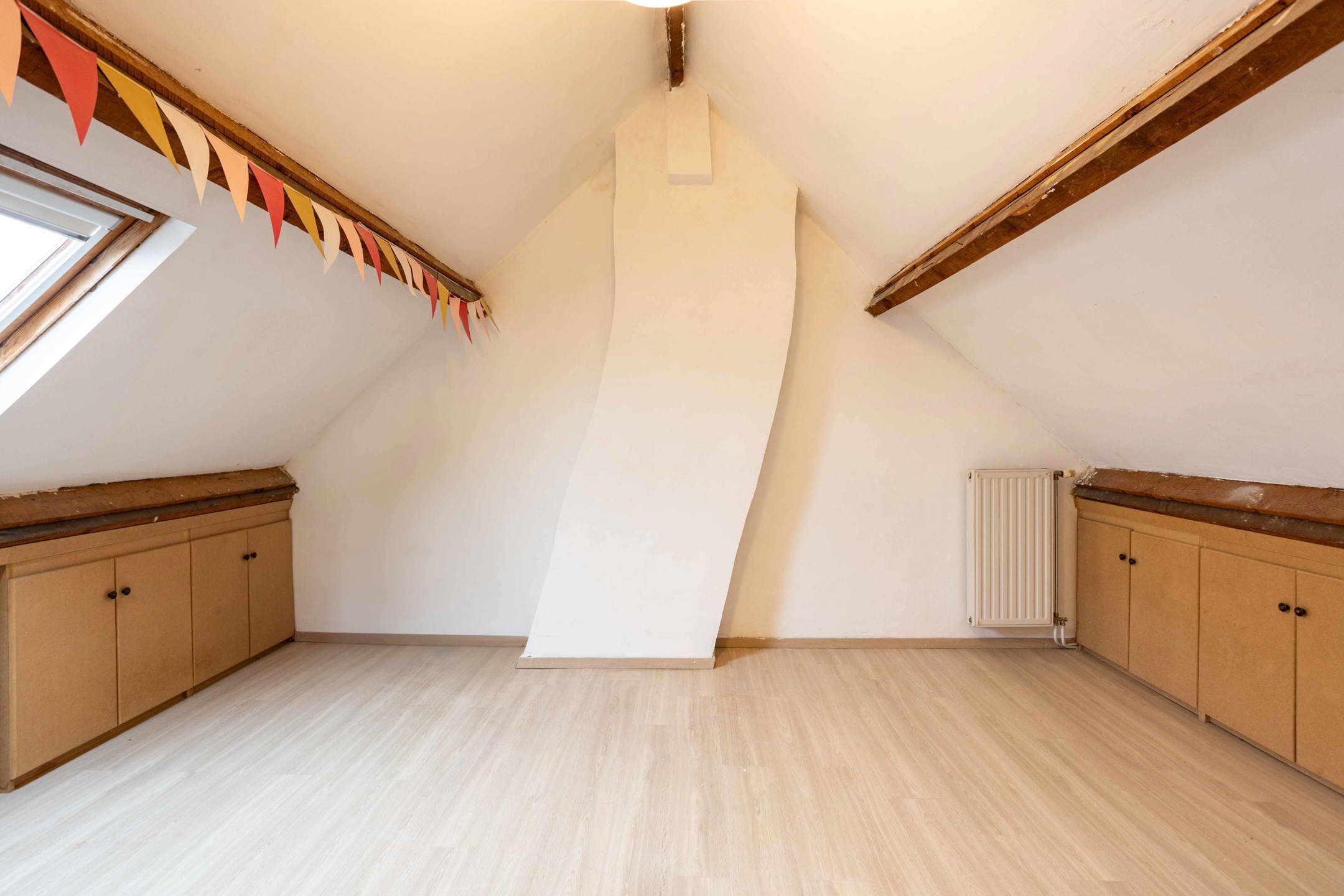 Gerenoveerde woning met 3 slaapkamers en terras. foto 17