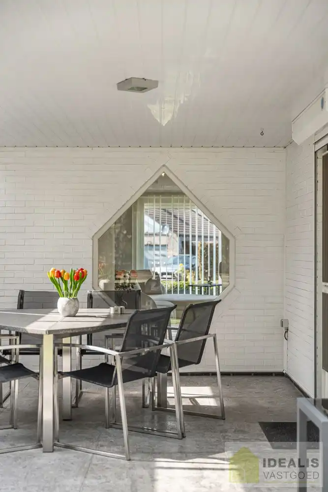 //INVESTERING – NIET VOOR EIGEN GEBRUIK// UITERST GOED ONDERHOUDEN GEZINSWONING OP EEN PRACHTIG, GROEN EN RUSTIG PERCEEL VAN MAAR LIEFST 11A &nbsp;MET LICHTRIJKE WOONKAMER, 3 KNAPPE SLAAPKAMERS, BADKAMER, AFGEWERKTE ZOLDERVERDIEPING EN ONDERGRONDSE GARAGE foto 31