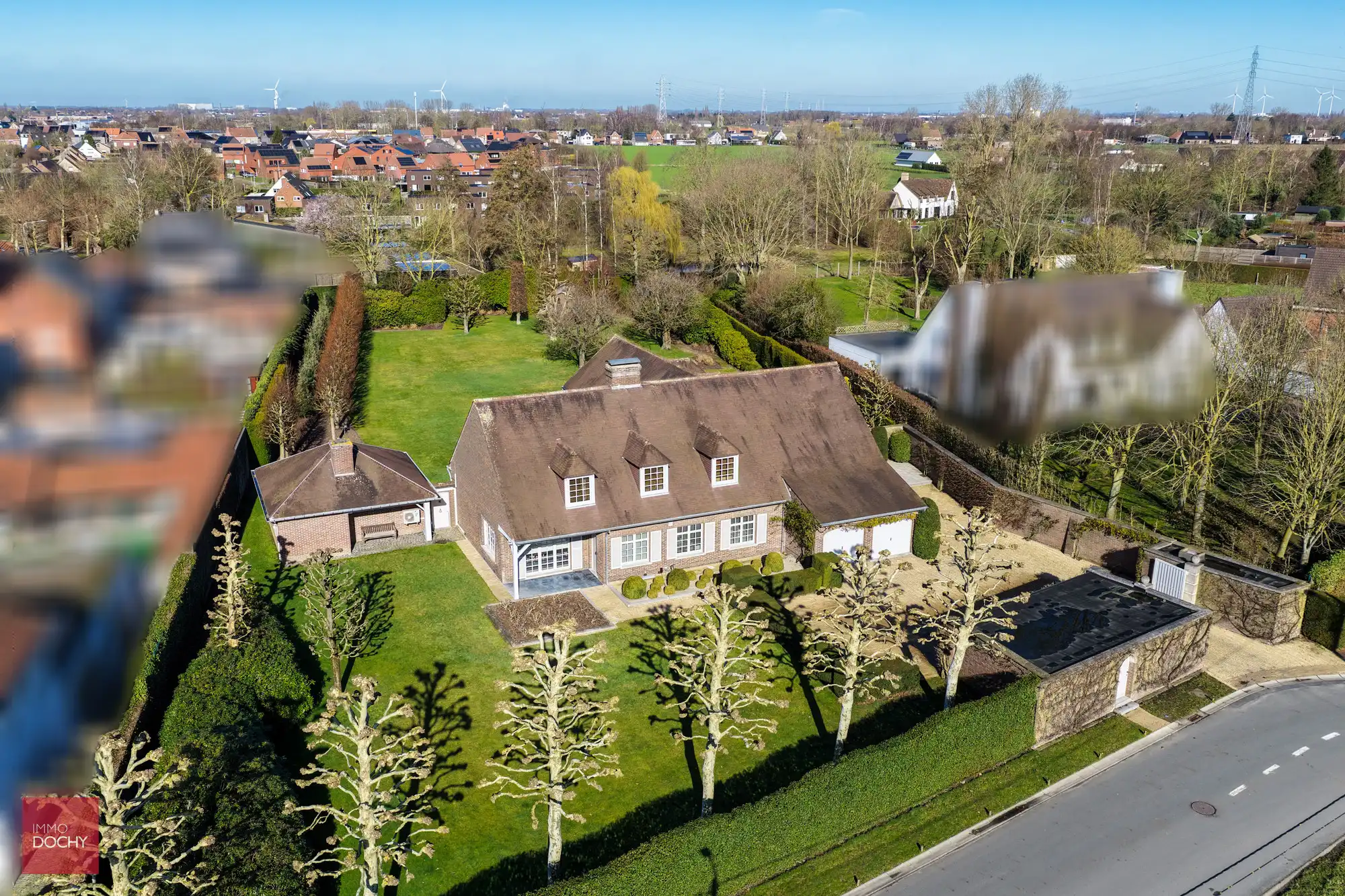 Zeer goed onderhouden ruime villa op 5.328m² foto {{pictureIndex}}