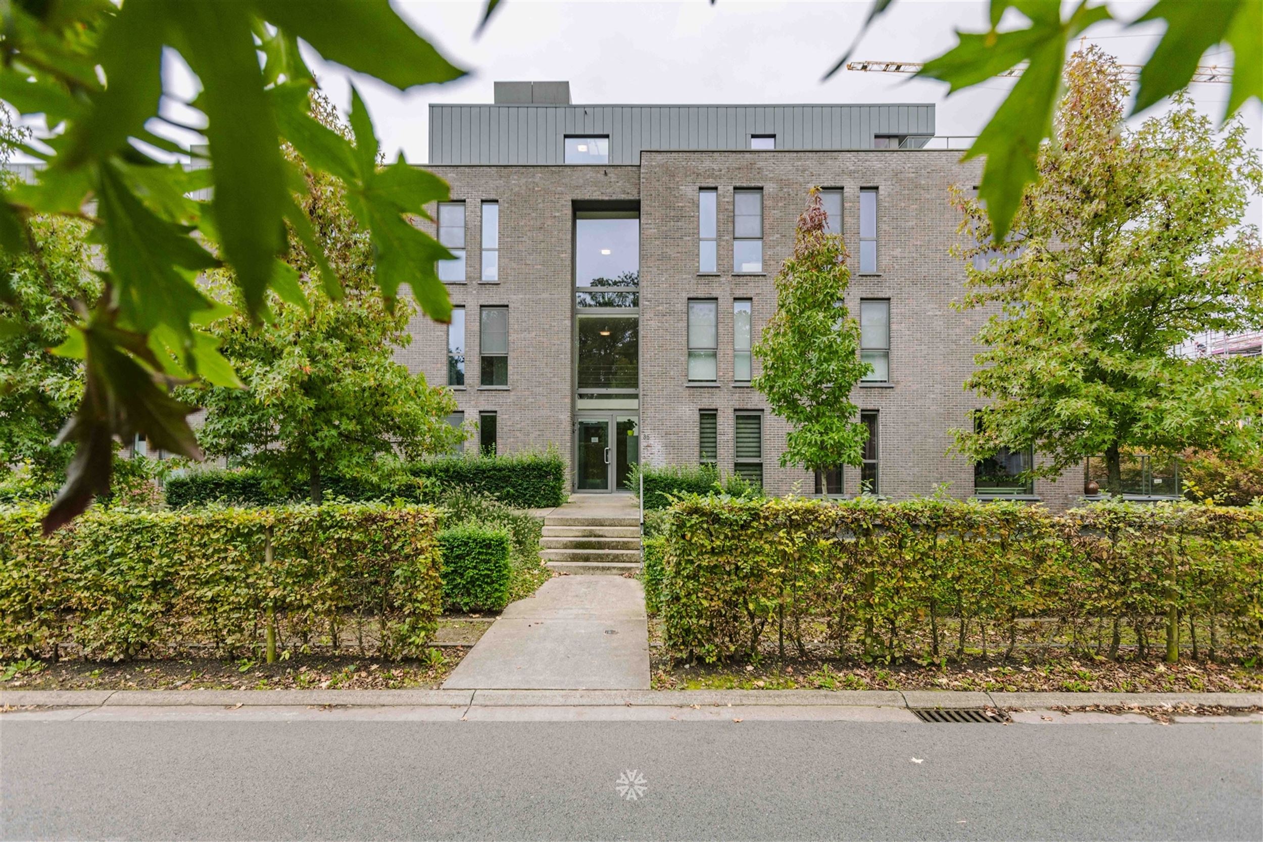 Instapklaar 2-appartement met groot inpandig terras foto 1