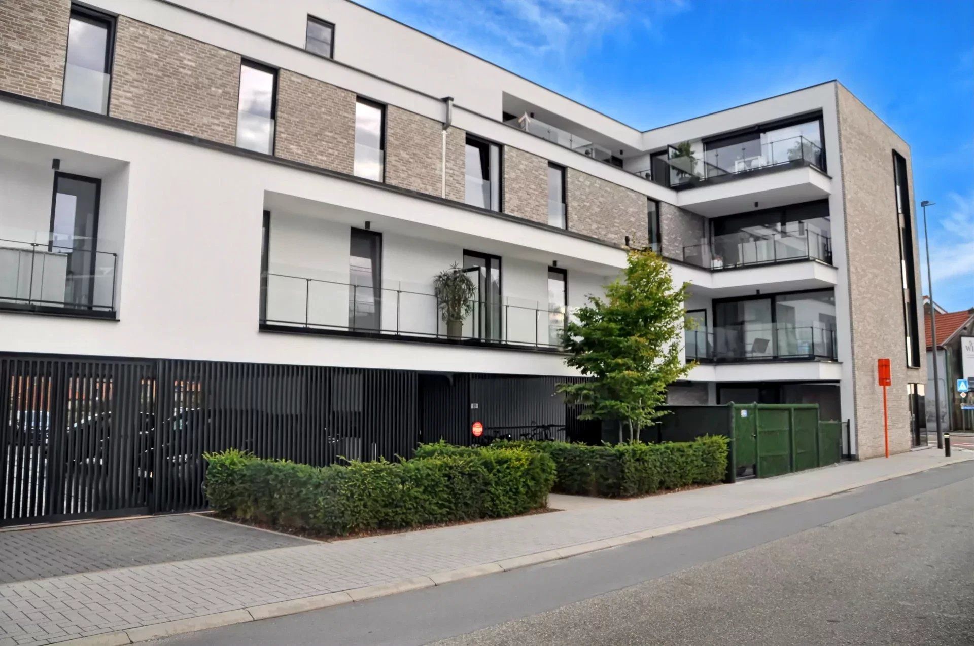 UNIEK EN ZEER KWALITATIEF PENTHOUSE MET TWEE SLPK'S EN TWEE TERRASSEN NABIJ CENTRUM TONGEREN foto 4