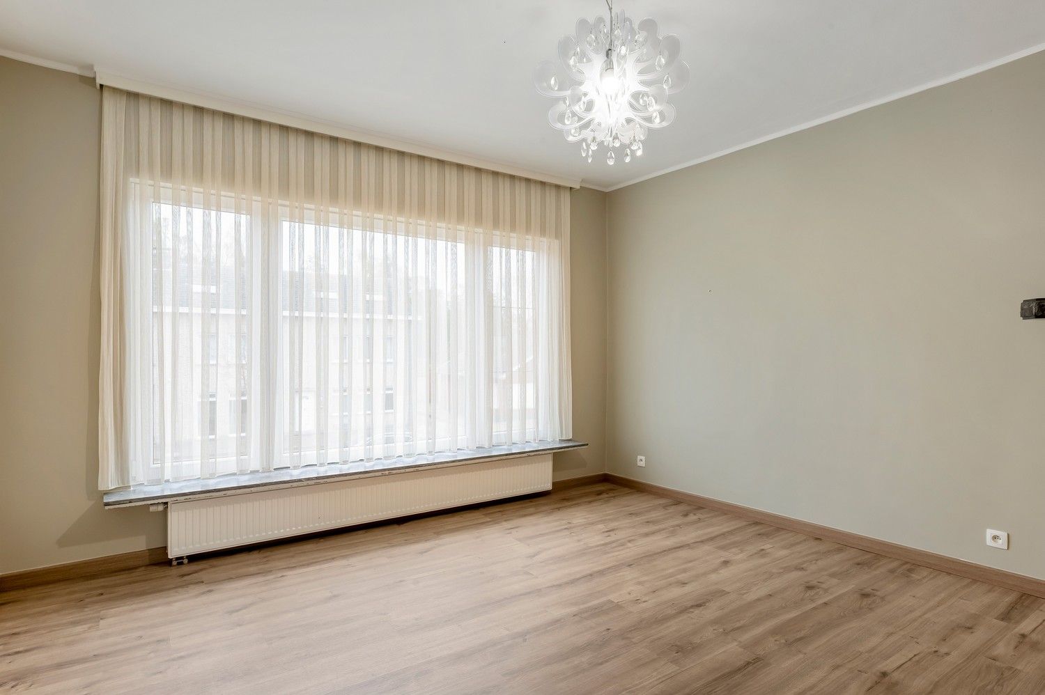 INSTAPKLARE, GOED ONDERHOUDEN RUIME WONING + MAGAZIJN/GARAGE 100 M² foto 16