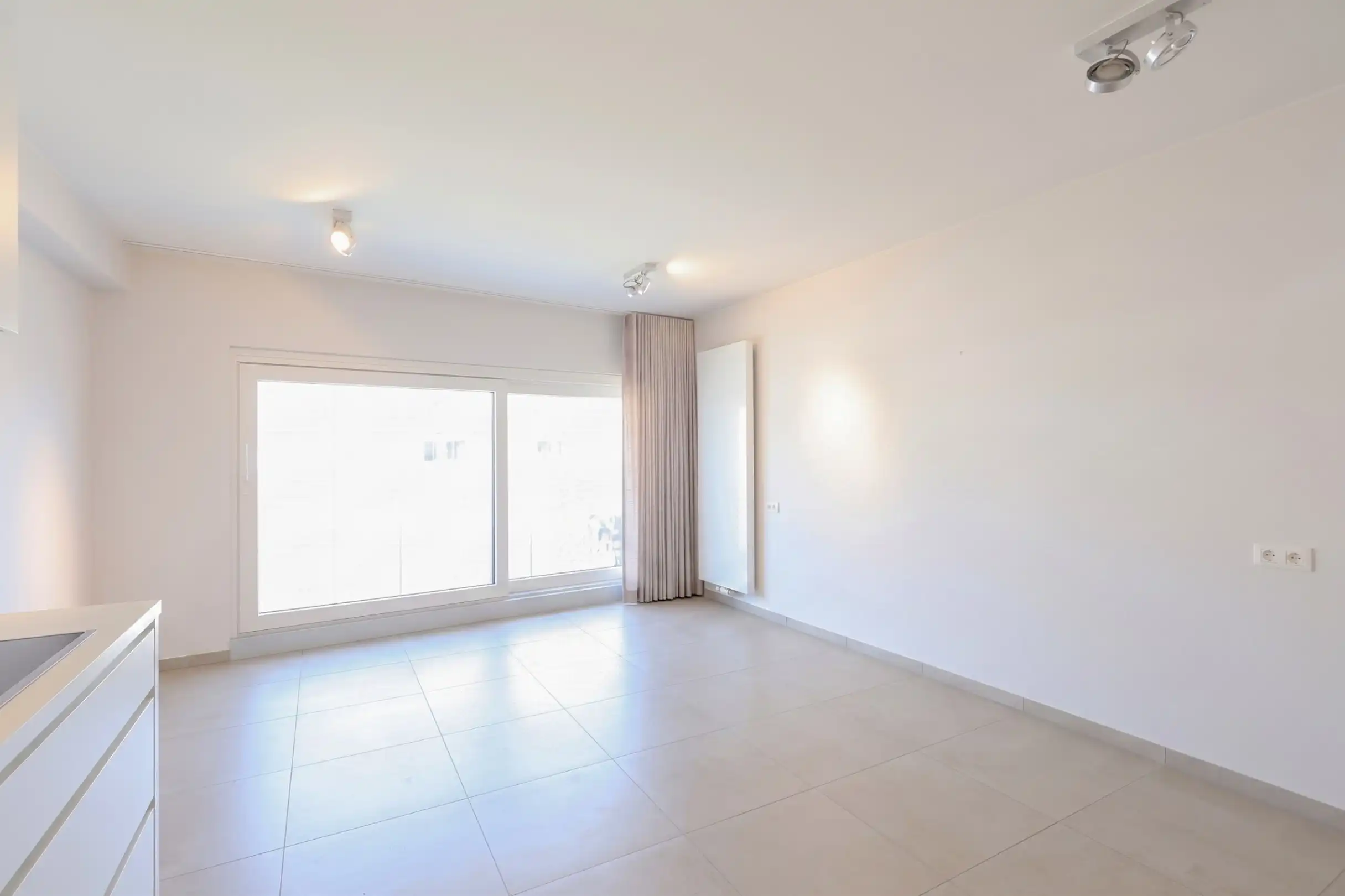 Instapklaar appartement met terras op toplocatie! foto 6