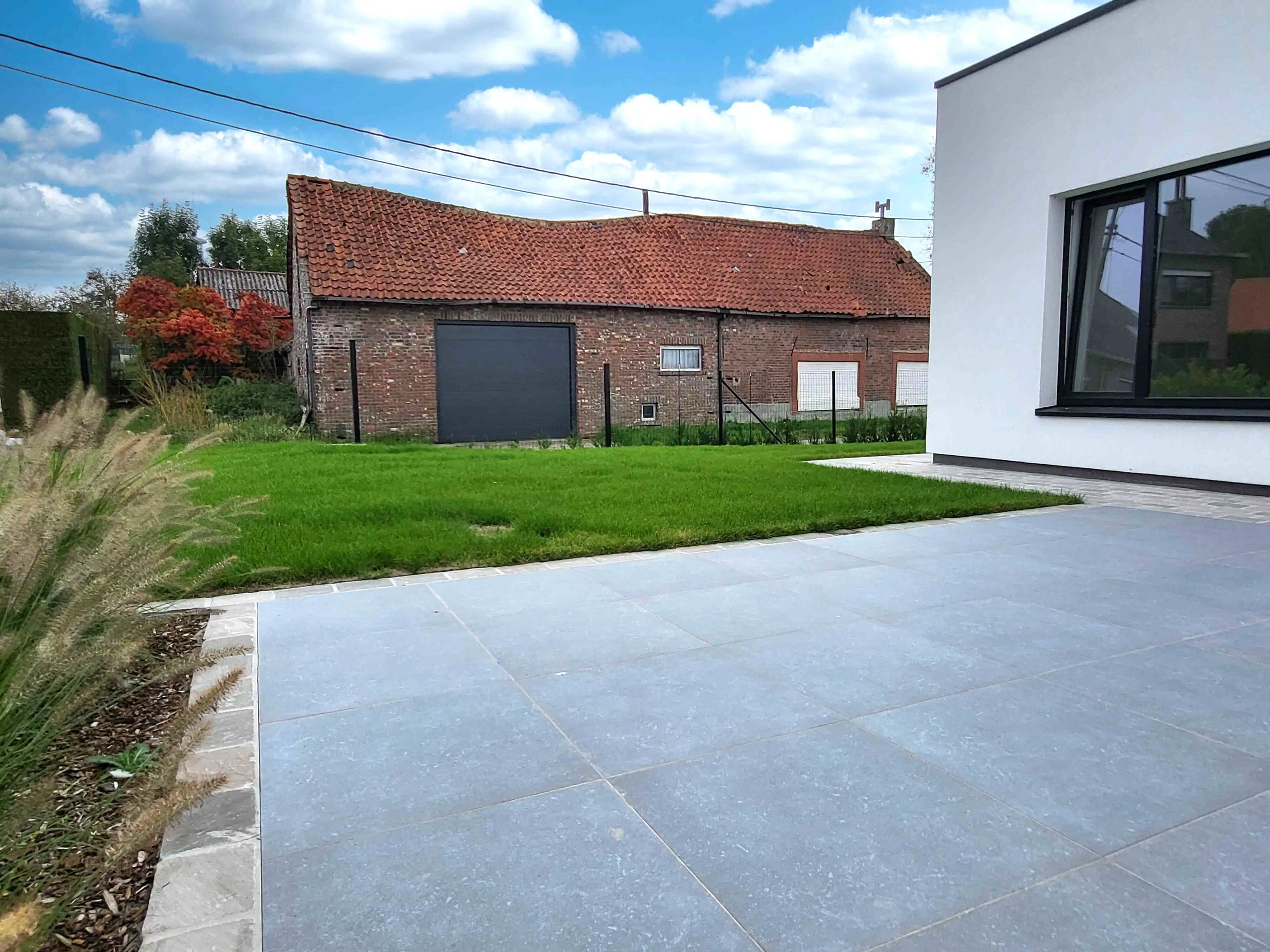 Volledig gerenoveerde, energiezuinige bungalow op 556m² met prachtig aangelegde tuin. Topper! foto 6