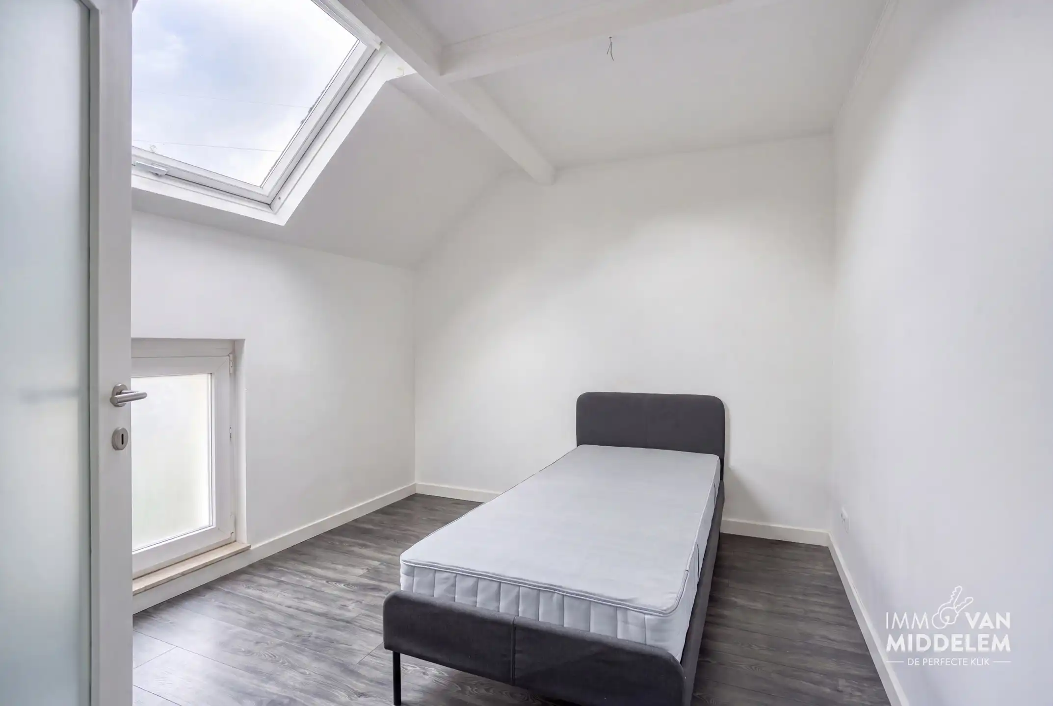 INSTAPKLARE DUPLEX MET 3 KAMERS , TERRAS EN KELDER foto 6