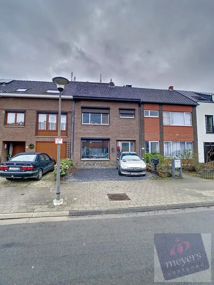 Ruime woning met tuin te Hasselt foto {{pictureIndex}}