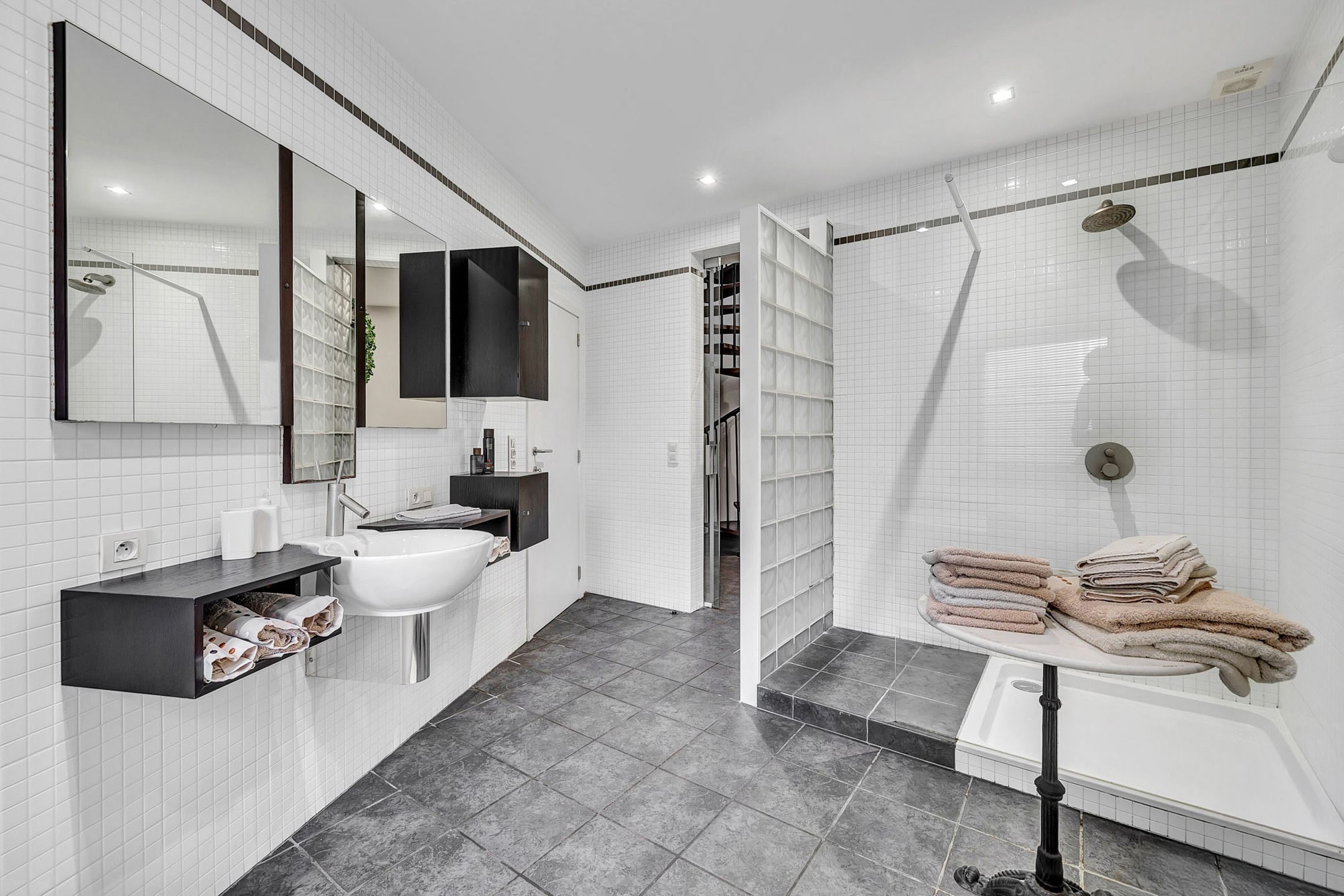 Unieke woning met oplsagplaats foto 9