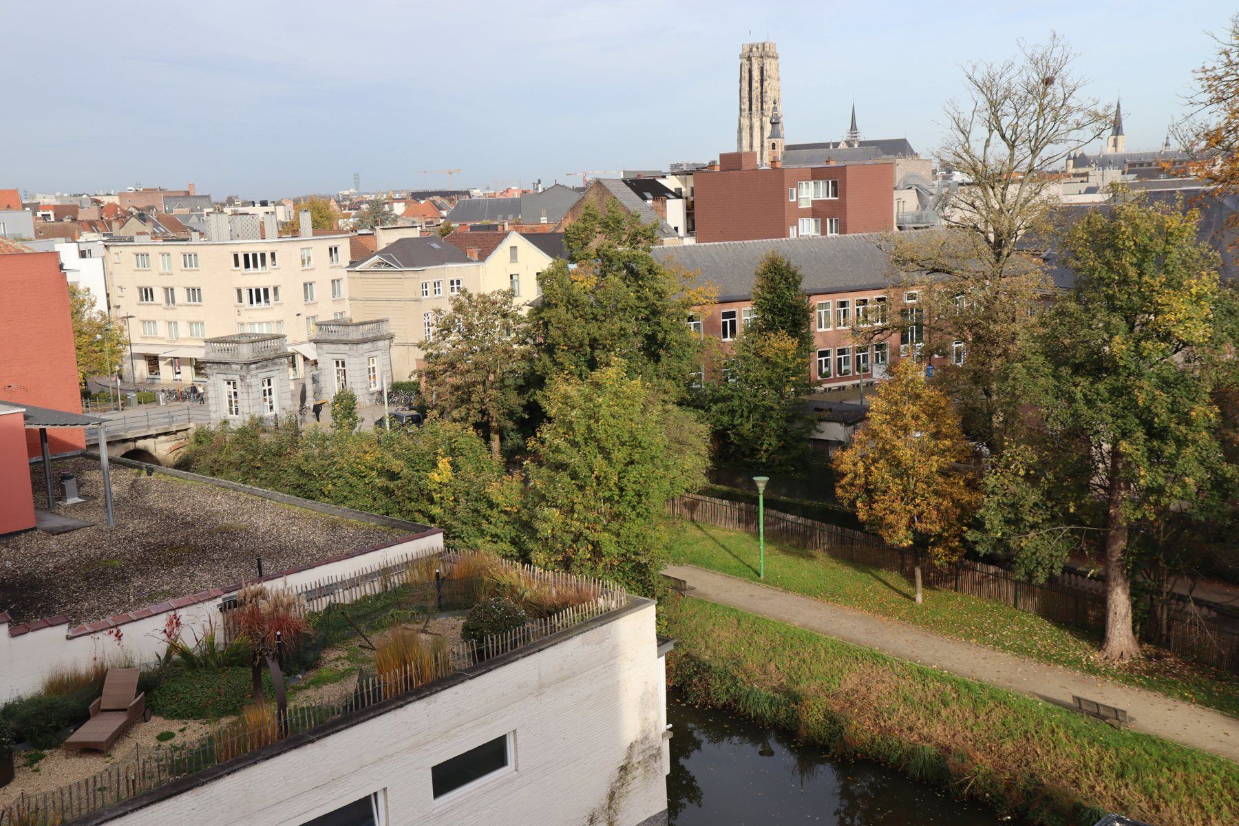 Ruim appartement met zicht op de binnendijle, park Botaniek en den toren! foto 18