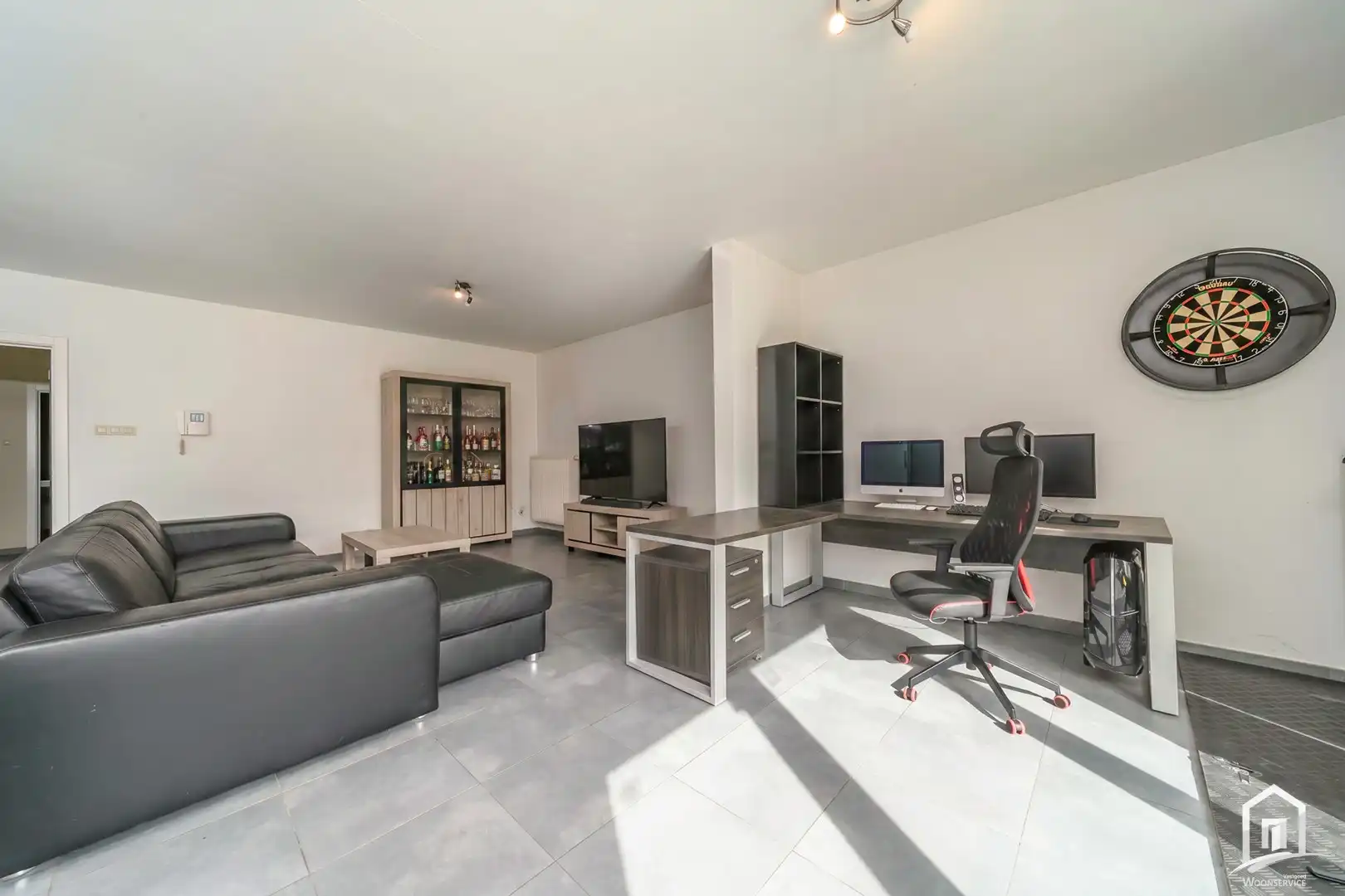 Ruim gelijkvloers appartement met 2 slaapkamers en tuin ! foto {{pictureIndex}}