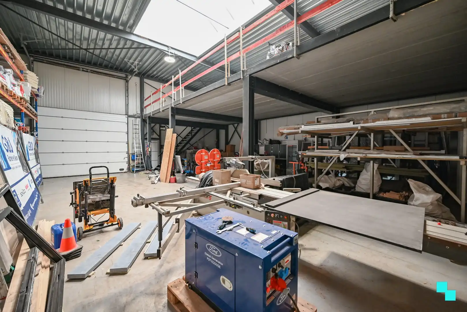 KMO-entiteit met 2 loodsen en 2 overdekte buitenopslagruimtes te Izegem foto 6
