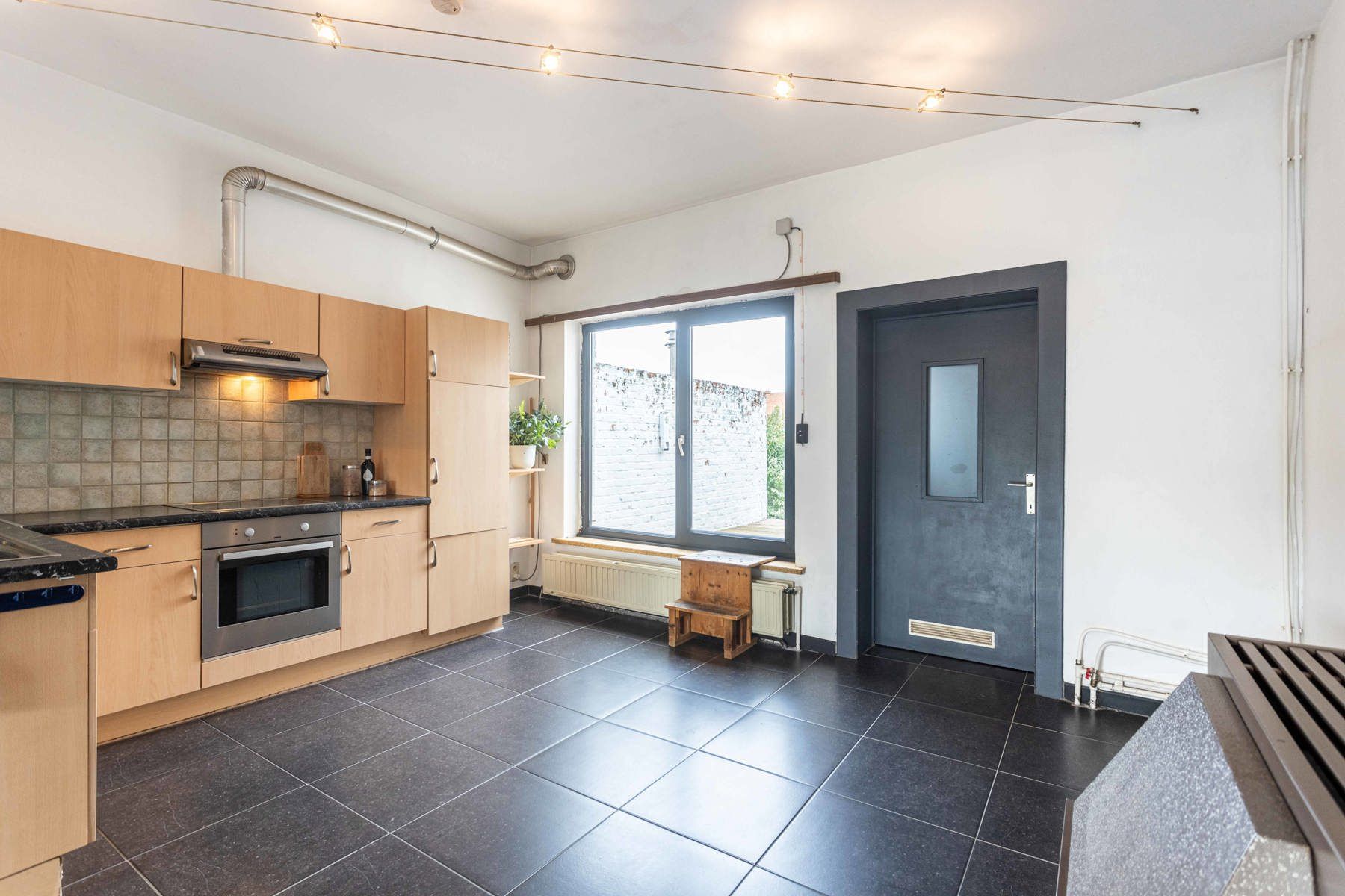Te koop: te renoveren appartement in hartje Aalst! foto 6