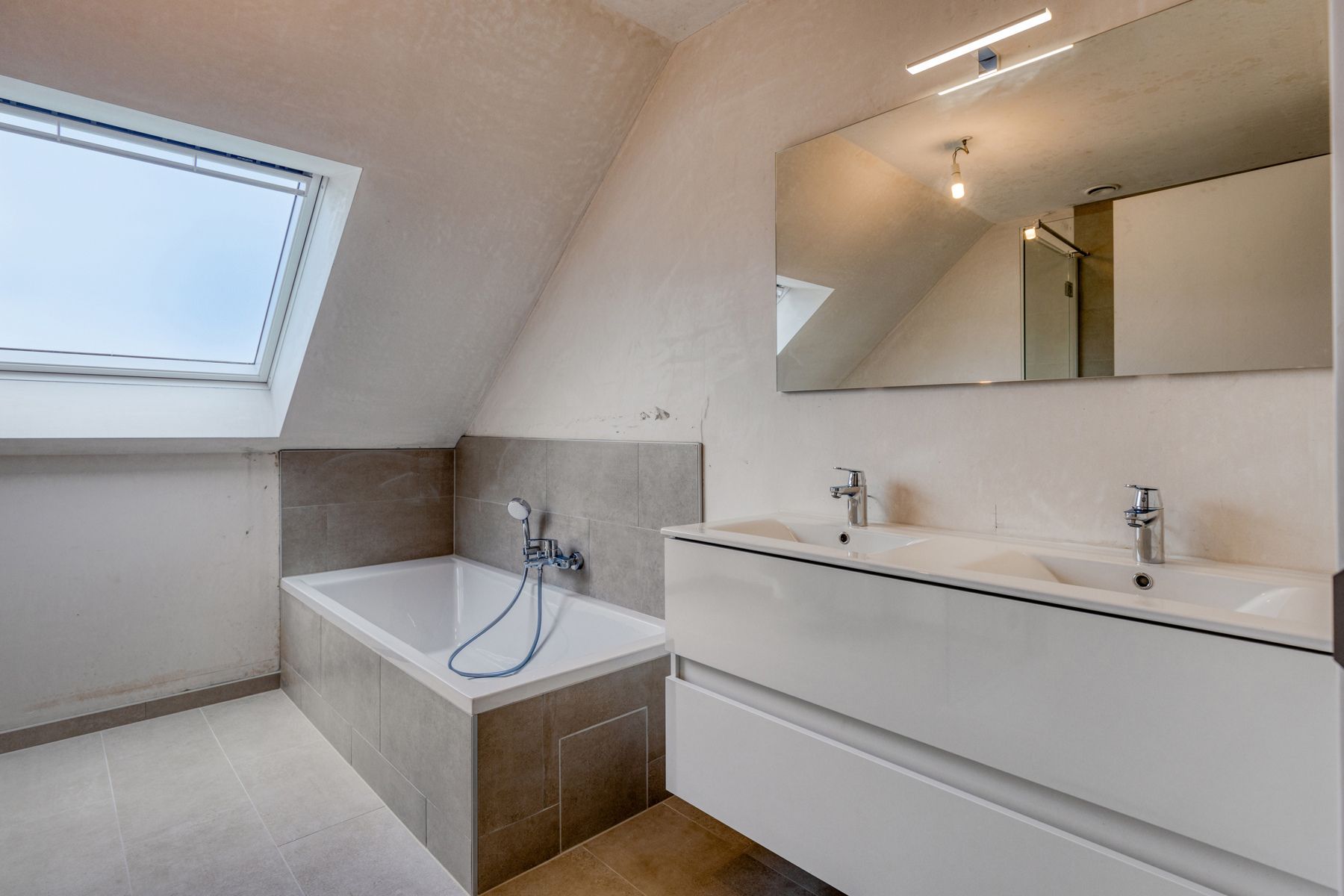 Nieuwbouw duplex appartement met ruim terras in het centrum foto 13