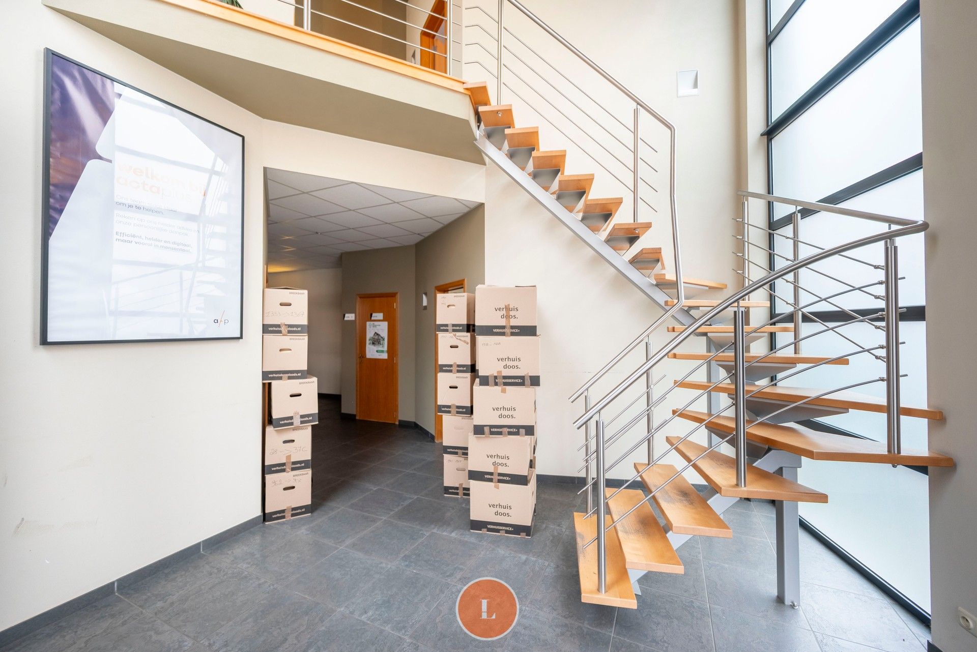 Instapklaar kantoor in hartje centrum met parking foto 3