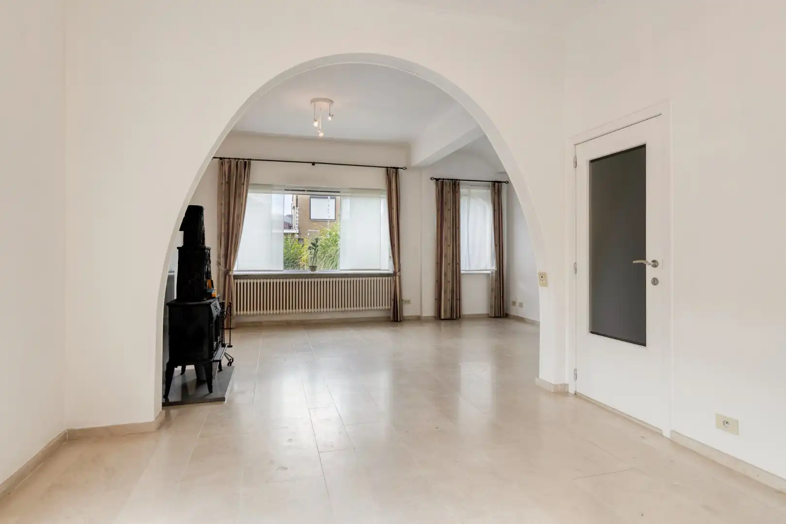 Instapklare woning met 3 SLPKS nabij het centrum van Mol !  foto 4