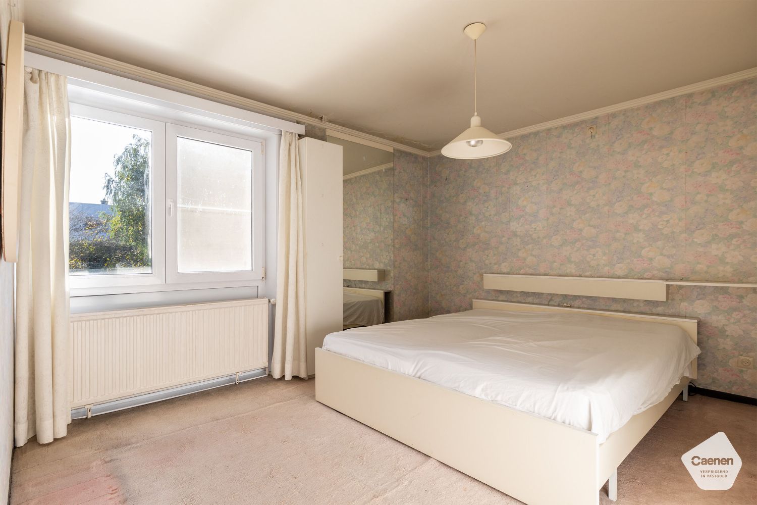 Door groen omgeven te renoveren woning met 4 slaapkamers & garage te Sint-Michiels foto 6