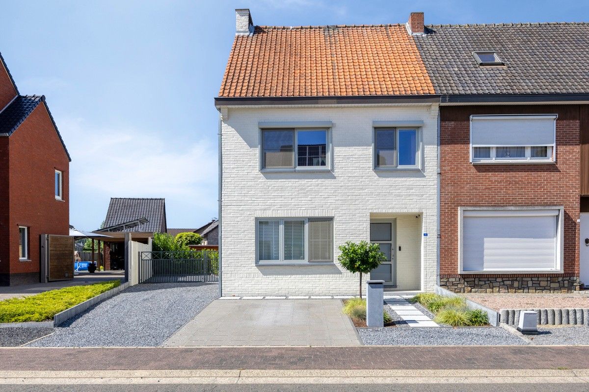 Instapklare, smaakvol gerenoveerde woning op een steenworp van het centrum van Lanaken. foto 2