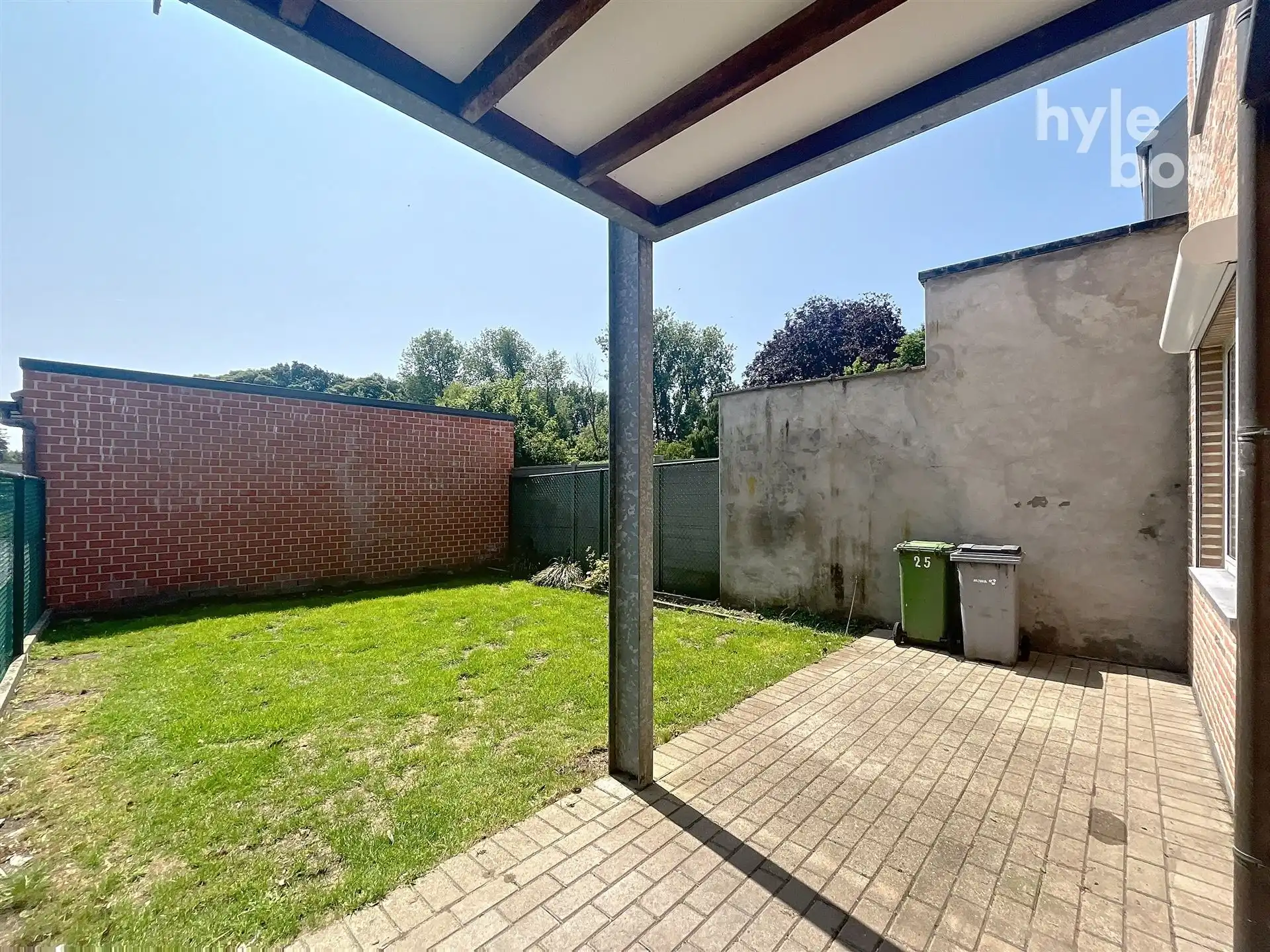 Gelijkvloers 3 slaapkamer appartement met tuin en garage foto 12