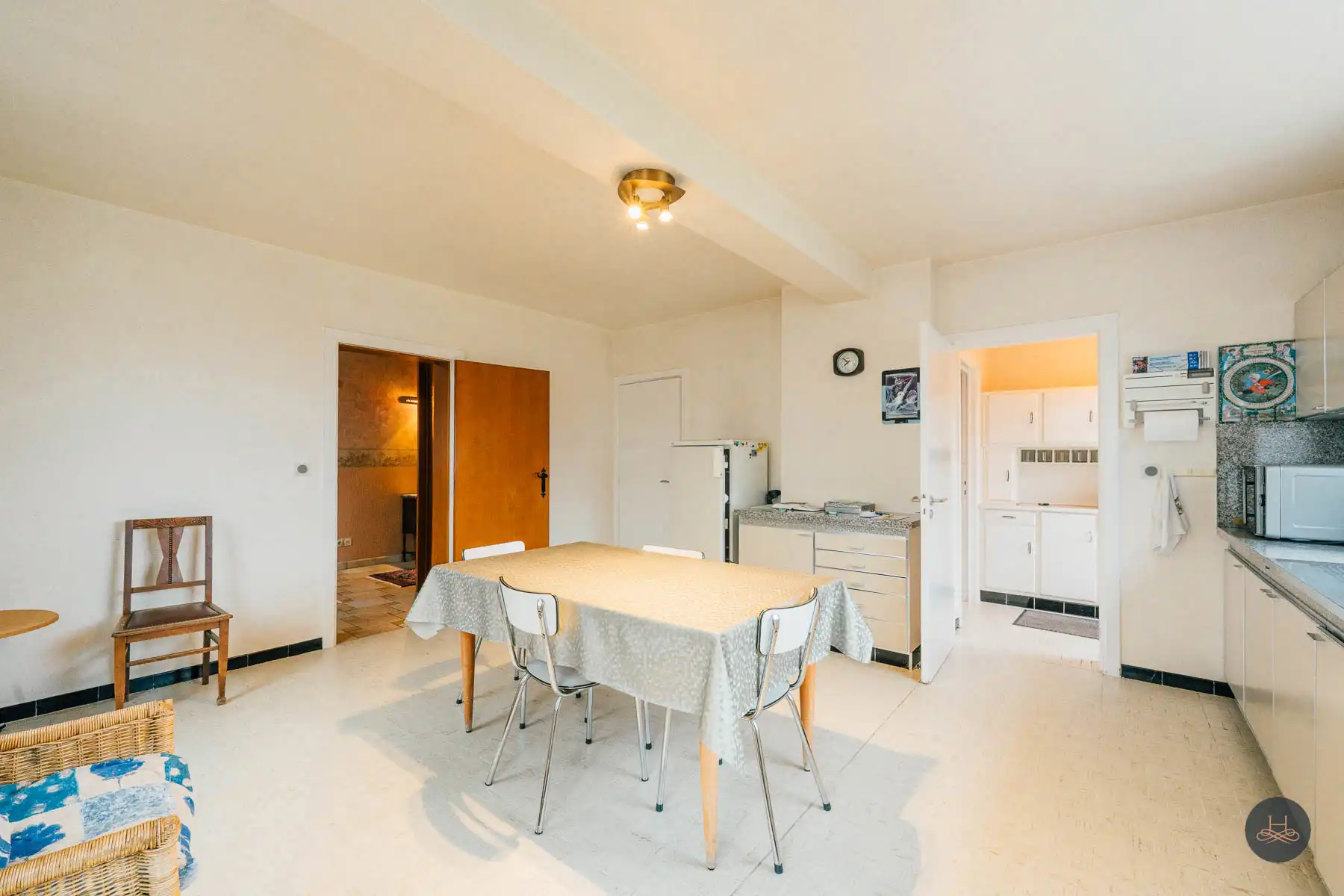 Prachtige authentieke en ruime villa met enorm potentieel foto 9