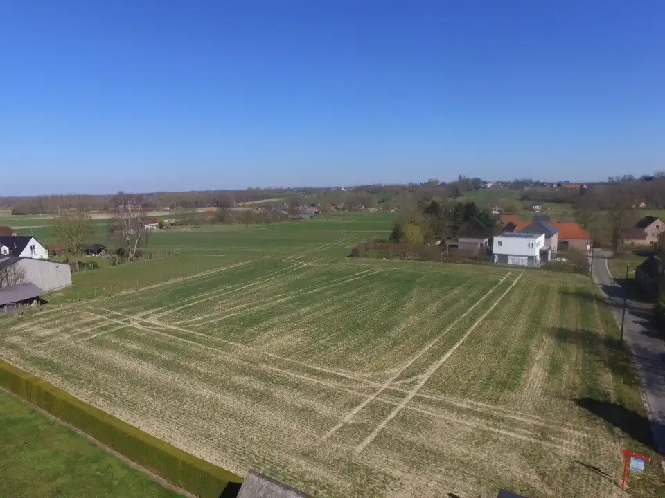 Bouwgrond te koop voor open bebouwing te Horebeke, zonder bouwverplichting! foto {{pictureIndex}}