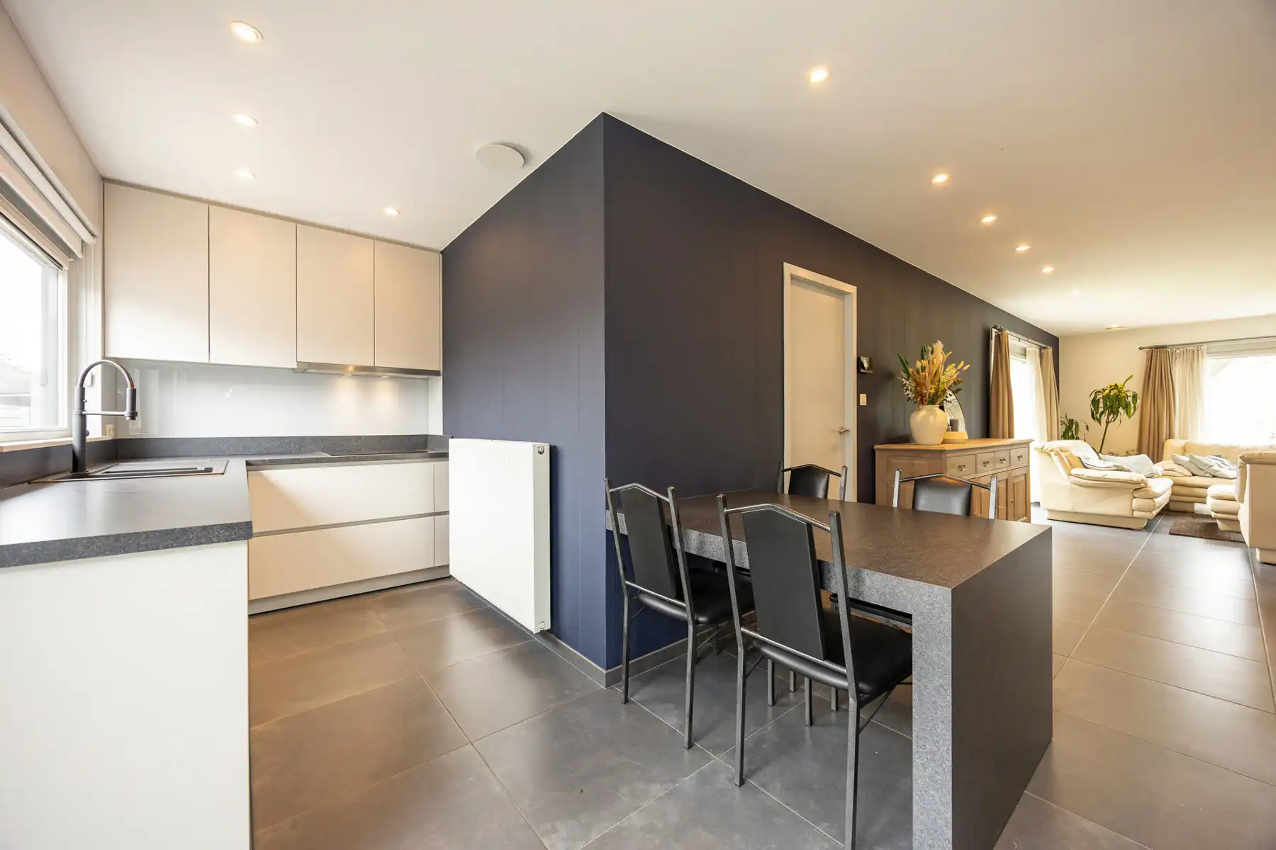 Laagbouwwoning met 3 slaapkamers, garage en carport op een rustige locatie in Merksplas.  foto 6