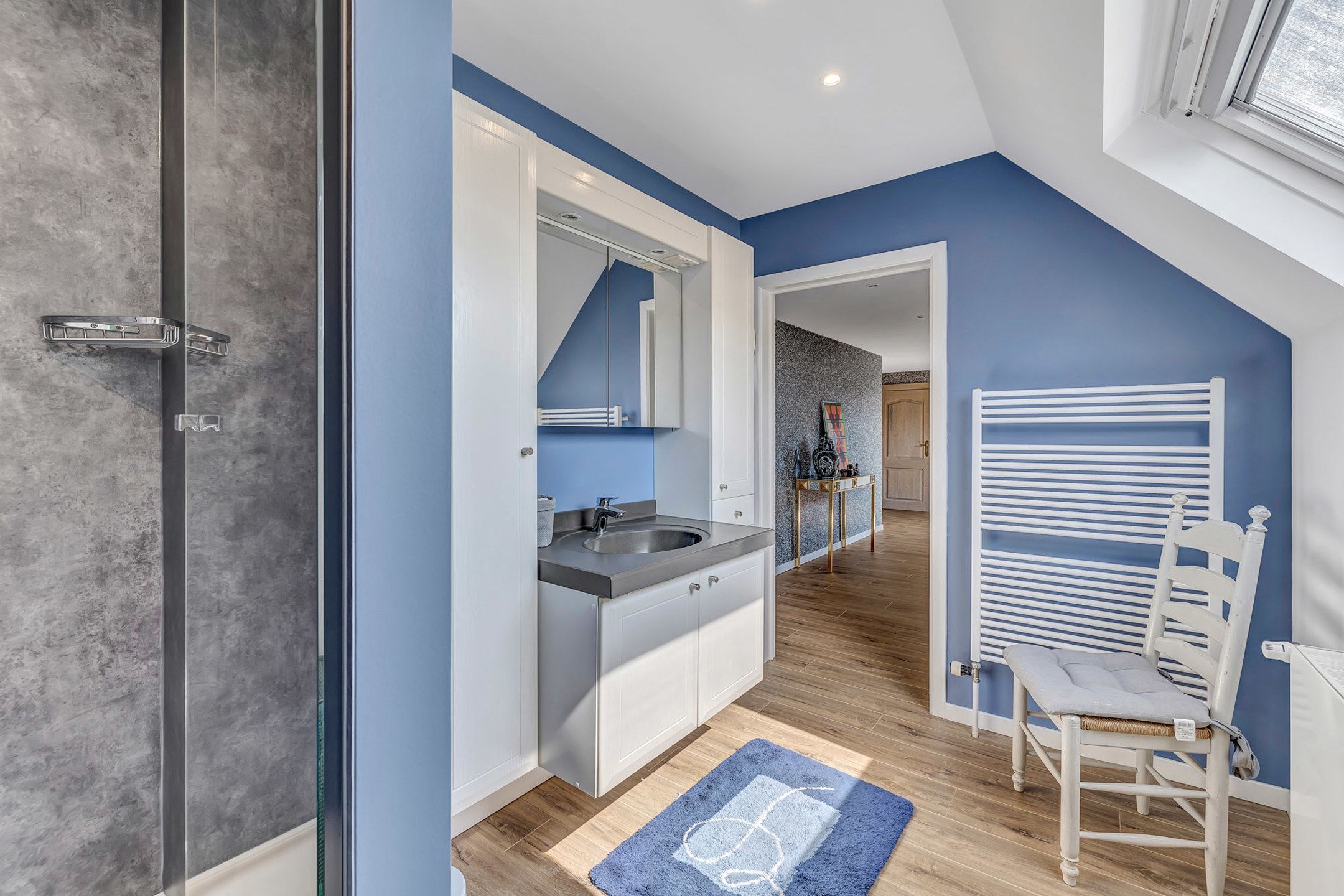 Instapklare ruime woning met loods(verkoop onder aandelen) foto 18
