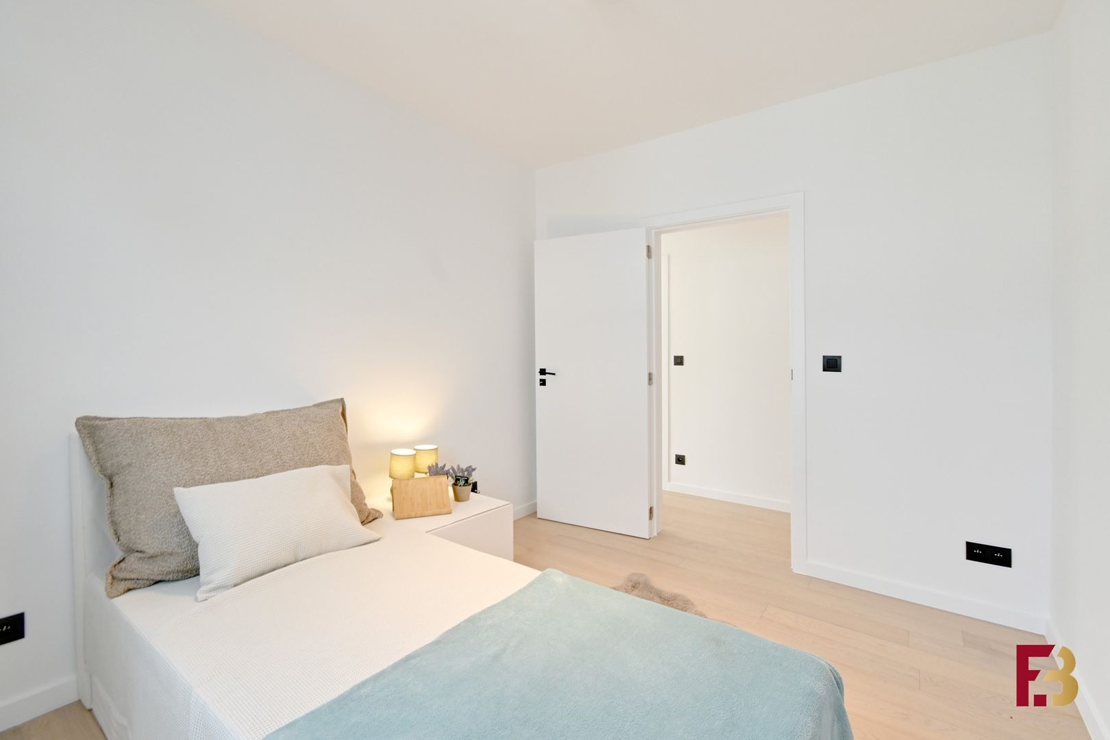 Gelijkvloersappartement met tuin en twee garages in hartje Zwijnaarde foto 14