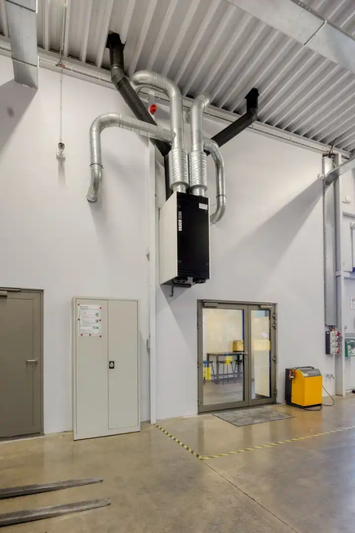 Grondig gerenoveerd KMO gebouw met magazijn en kantoorruimtes in Heverlee op een perceel van 11a19ca! – EPC -22,65 kWh/m² foto 16