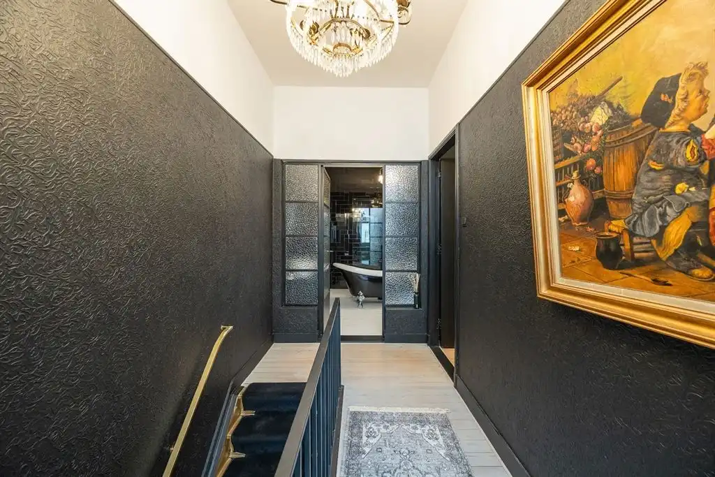Stijlvol gerenoveerde woning met authentieke charme, zonnige tuin en toplocatie foto 17