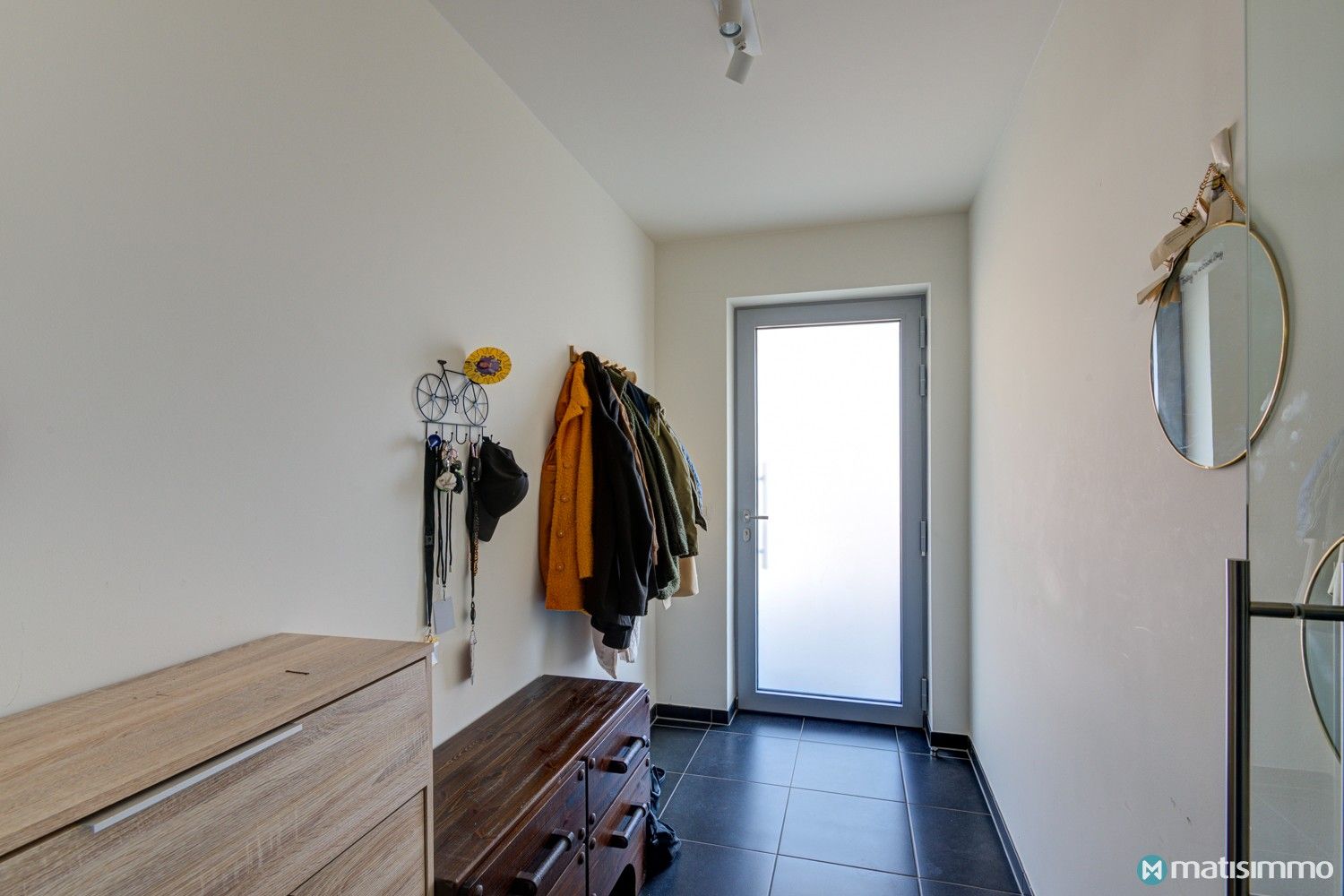 INSTAPKLAAR APPARTEMENT MET 2 SLAAPKAMERS EN AUTOSTAANPLAATS IN HET CENTRUM VAN BILZEN foto 2