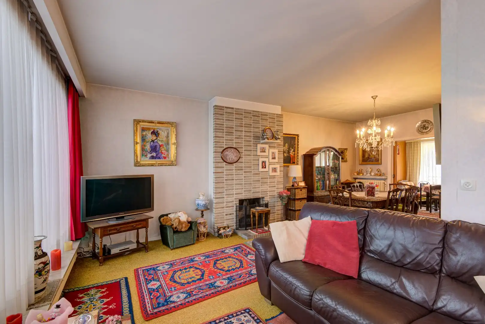Ruim halfopen woning, 5 slaapkamers en grote tuin foto 4