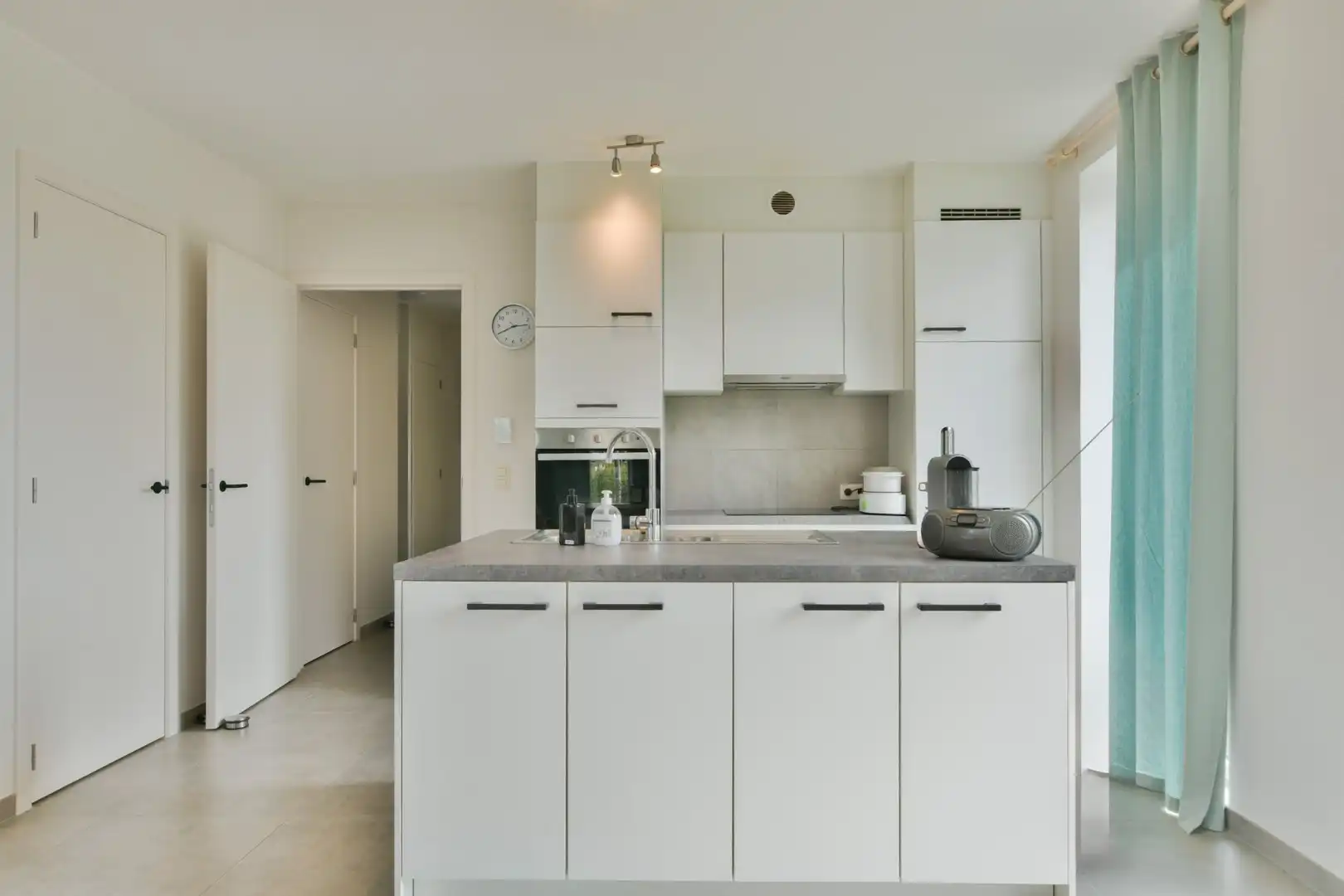 Gelijkvloers nieuwbouwapp met 2 slpks, tuin en garage te Brugge foto 6