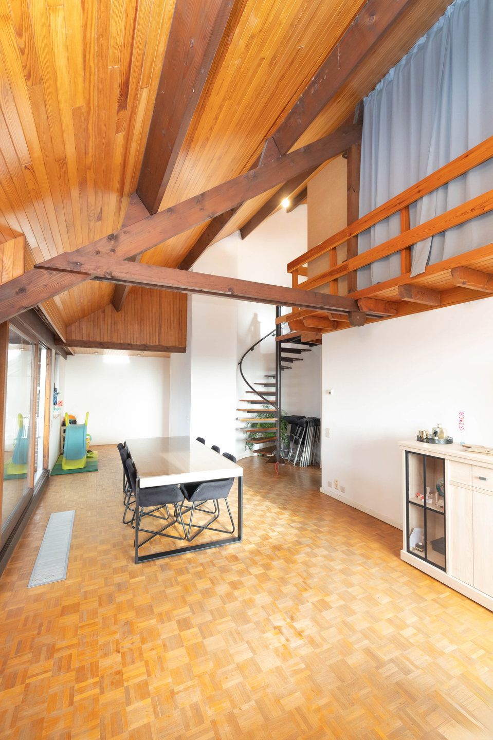 Charmant duplex appartement van ± 140m² met terras foto 5