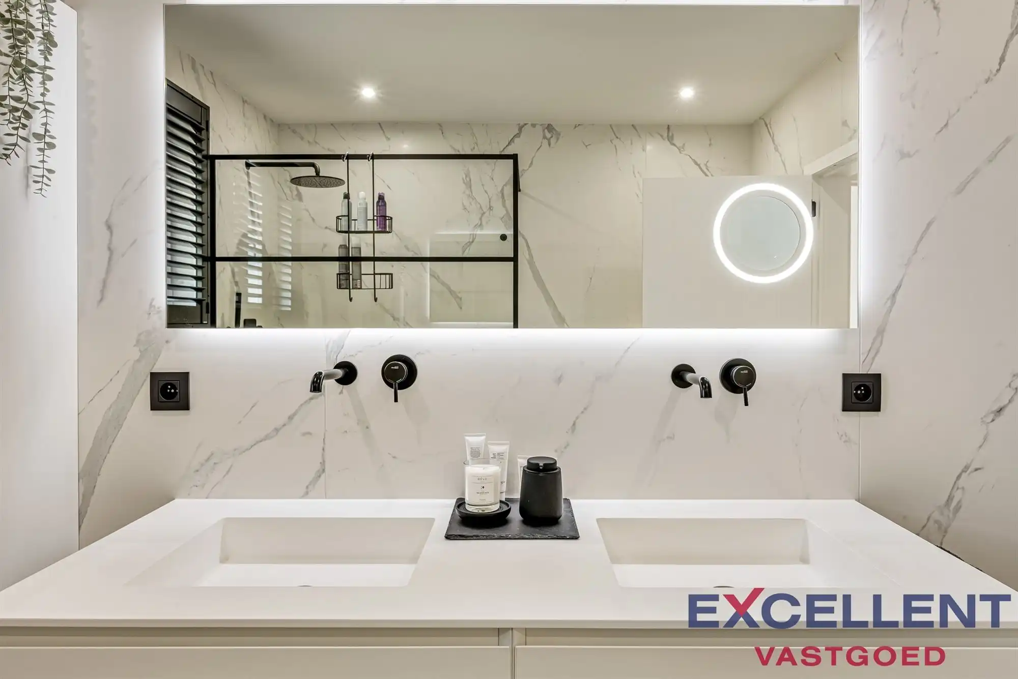 Modern gerenoveerde en riante villa met verzicht te koop foto 19