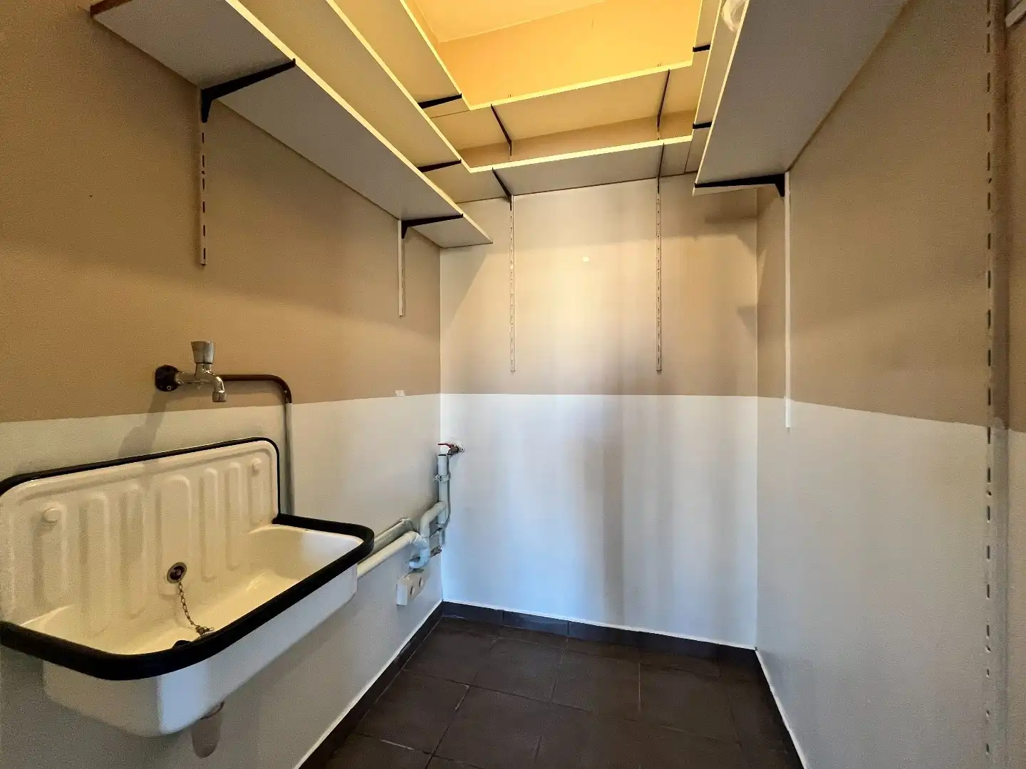 Hedendaags 2 slpk appartement met garagebox foto 15