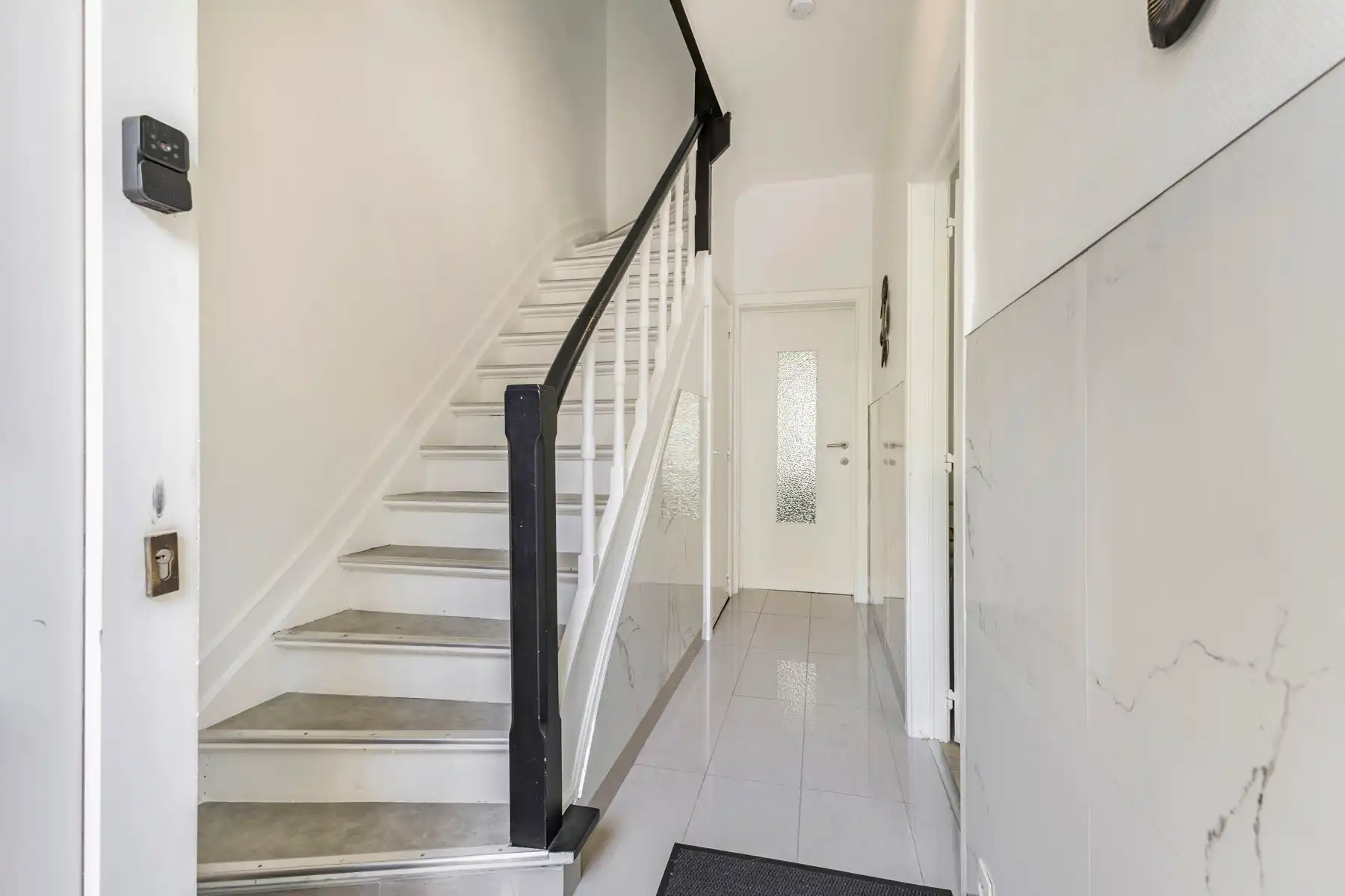 Goed gelegen woning met 4 slaapkamers en 3 badkamers foto 4