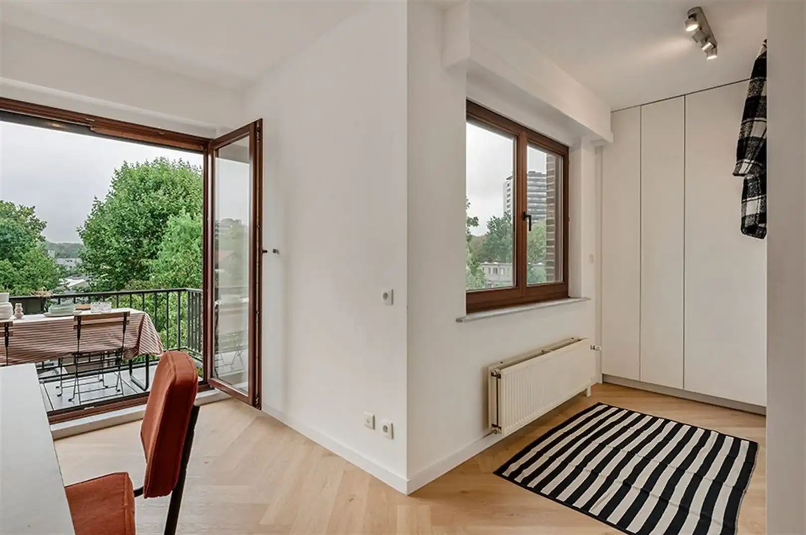 Instapklaar appartement met 2 grote slaapkamers, terras en garagebox foto 14