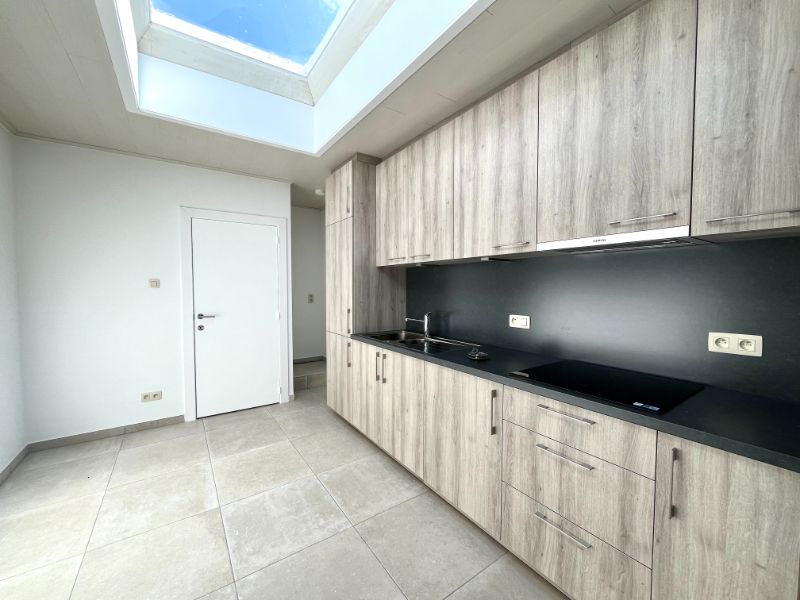 GERENOVEERD EENSLAAPKAMERAPPARTEMENT TE HUUR foto 5