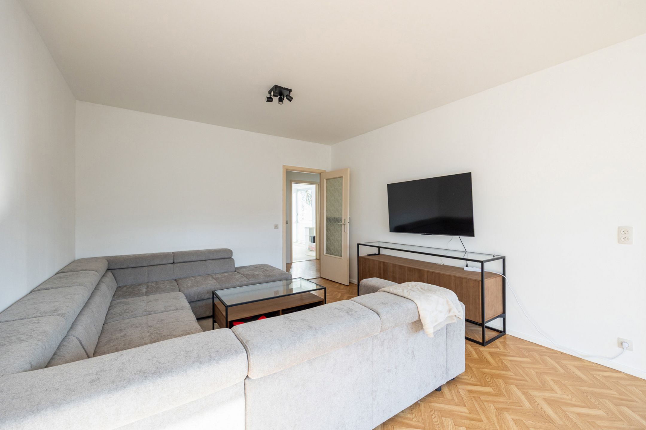 Instapklaar appartement met 2 slaapkamers op toplocatie!  foto 8